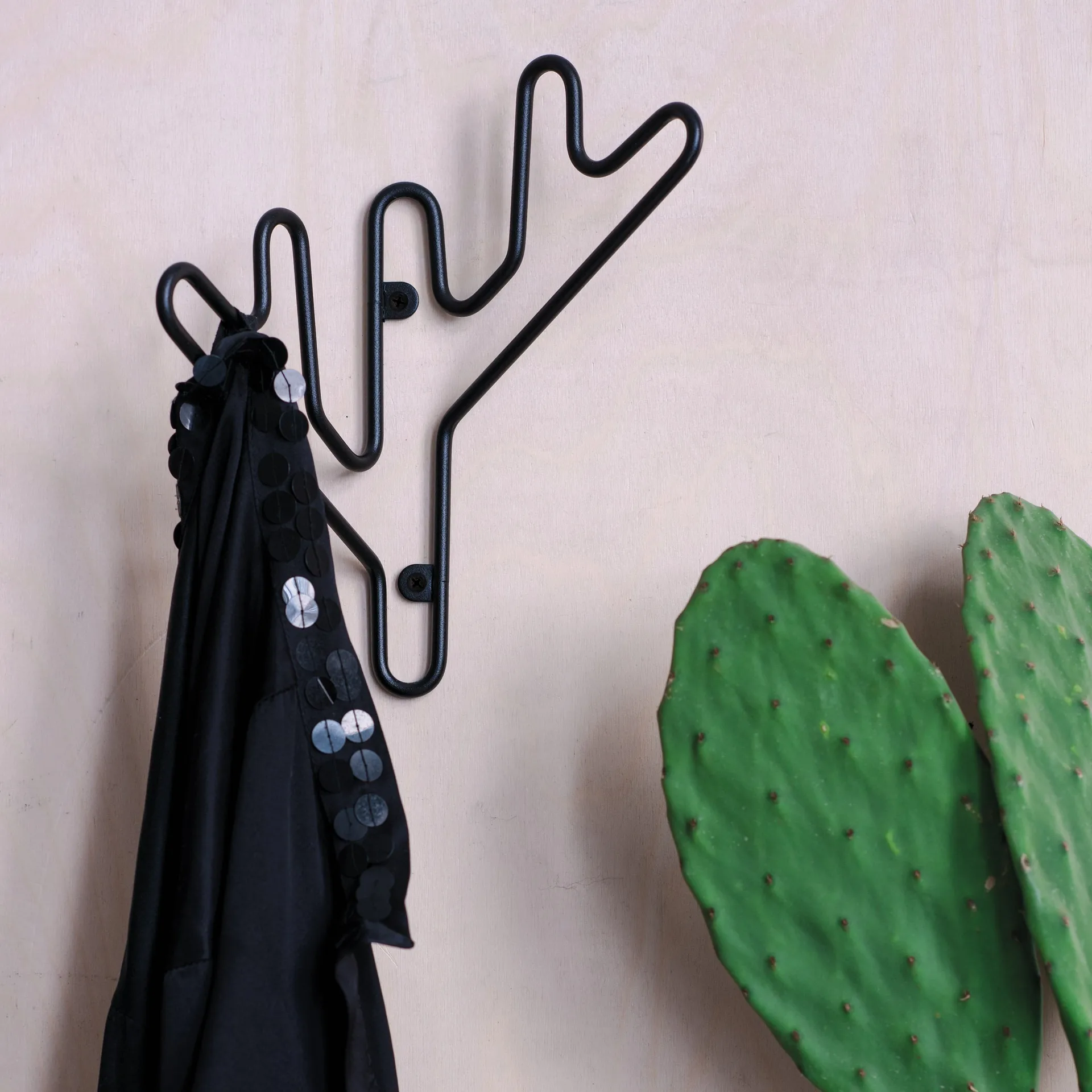 Twig coat hanger, black Maze