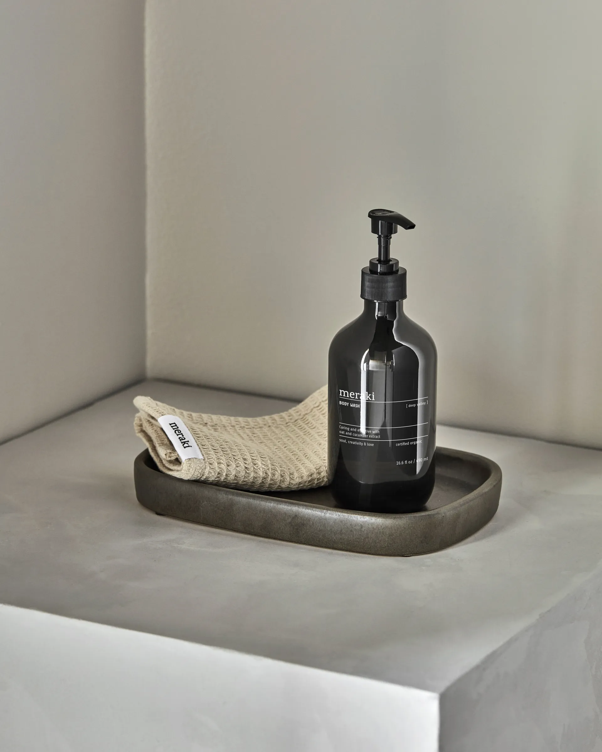 Datura tray, Dark gray Meraki