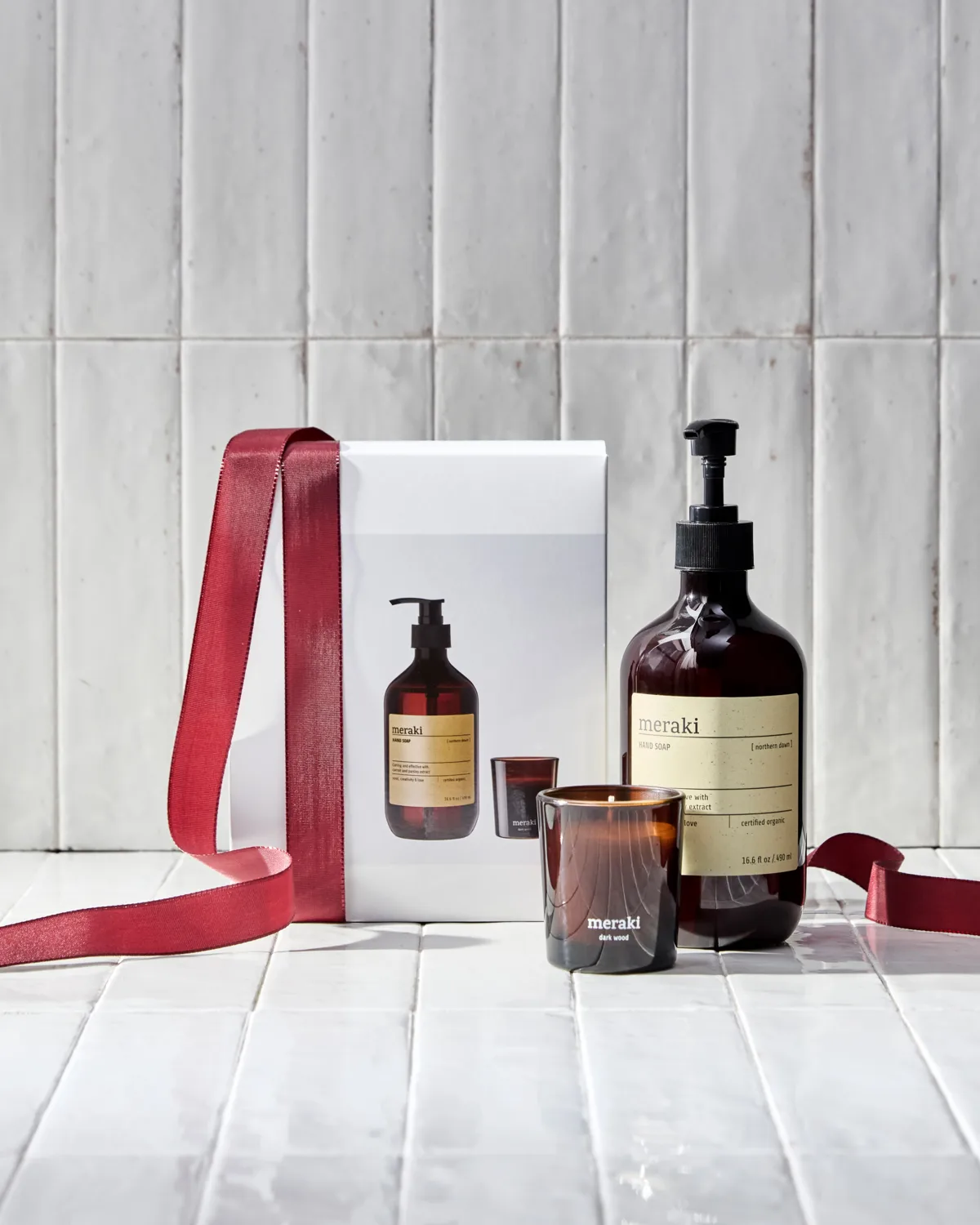 Meraki gift set hand soap and scented candle, Northern dawn + dark wood Meraki