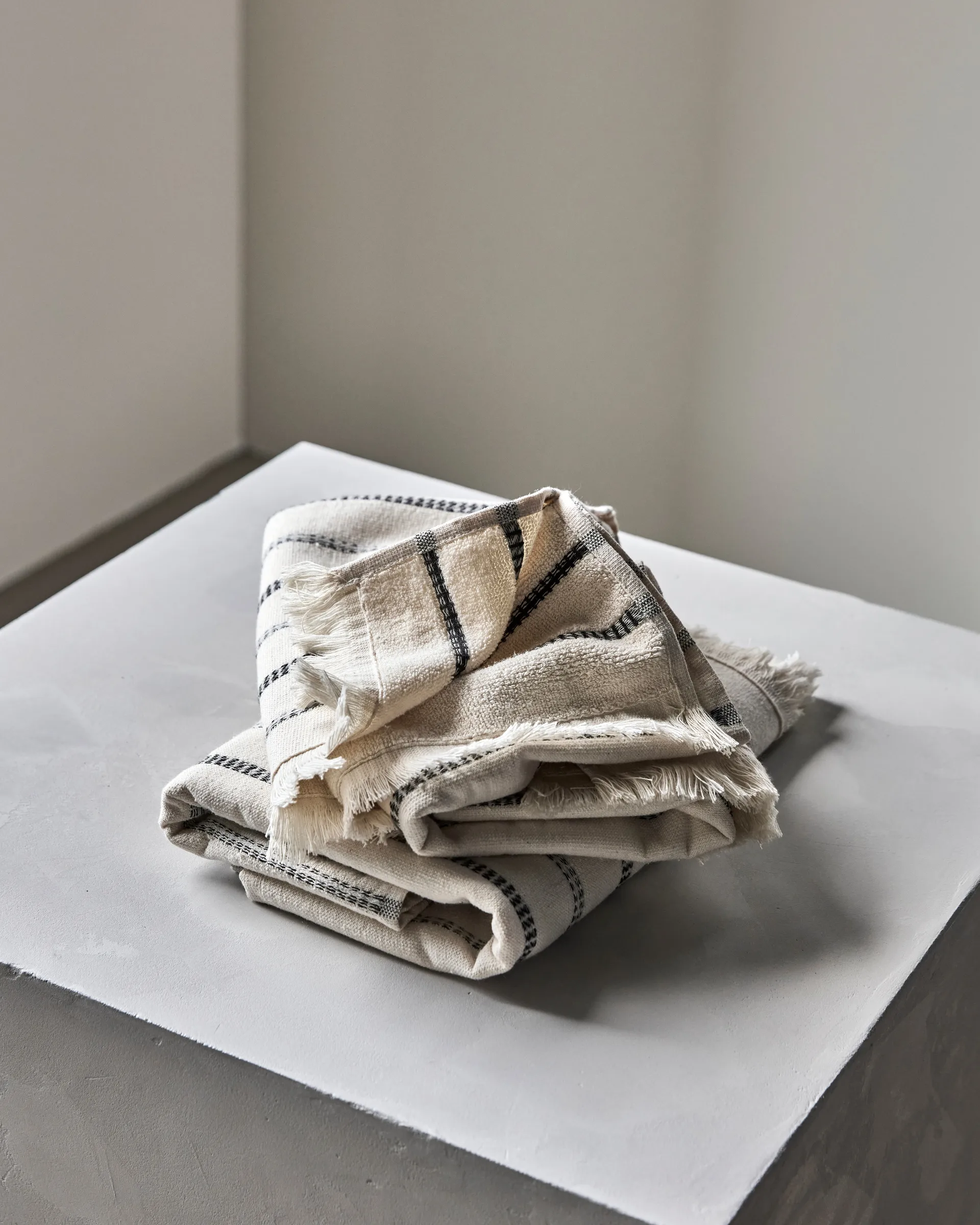 True towel 2-piece, Off-White-black, 50x100 cm Meraki