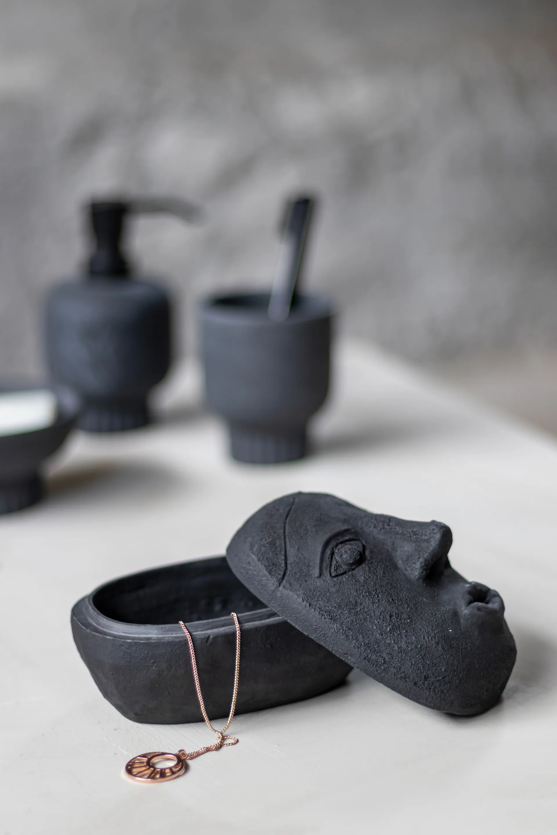 Art piece face jar 9x12 cm, Black Mette Ditmer