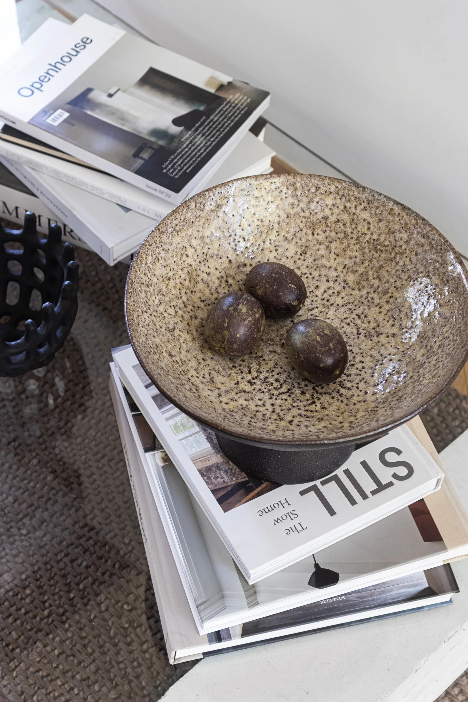 By Hand bowl on foot Ø31.5x20 cm, Sand Mette Ditmer