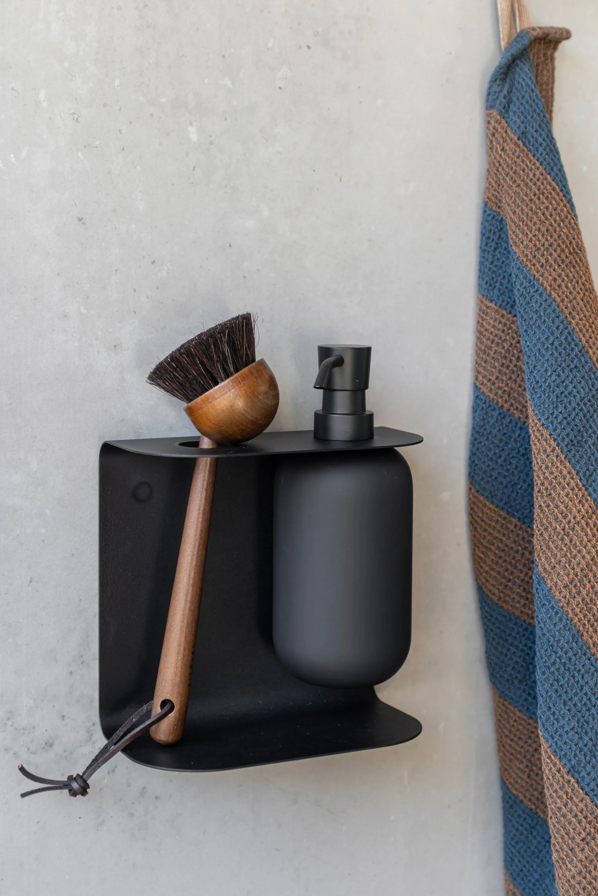 Carry wall-mounted holder double, Black Mette Ditmer