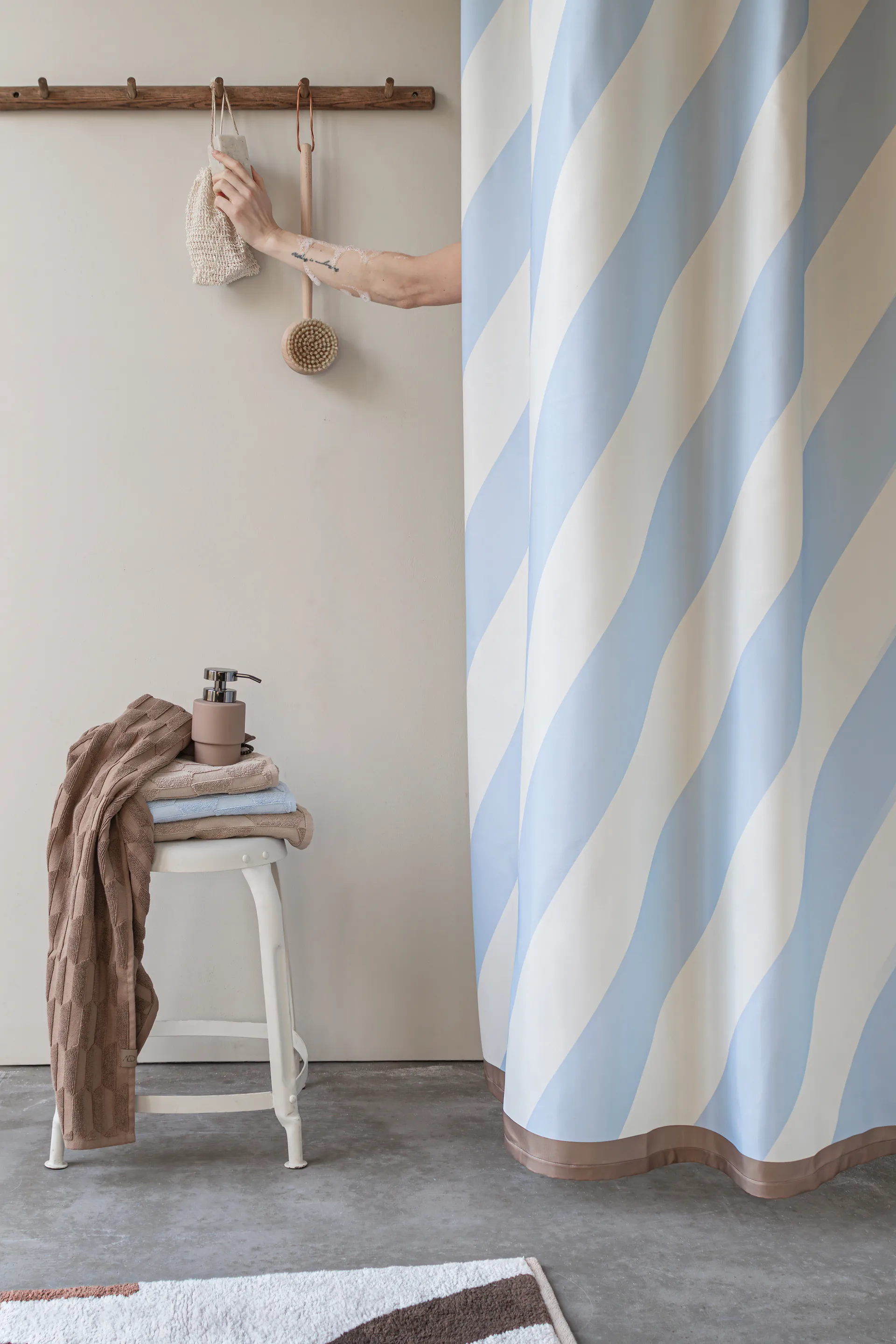 Diagonal shower curtain 150x200 cm, Light blue Mette Ditmer