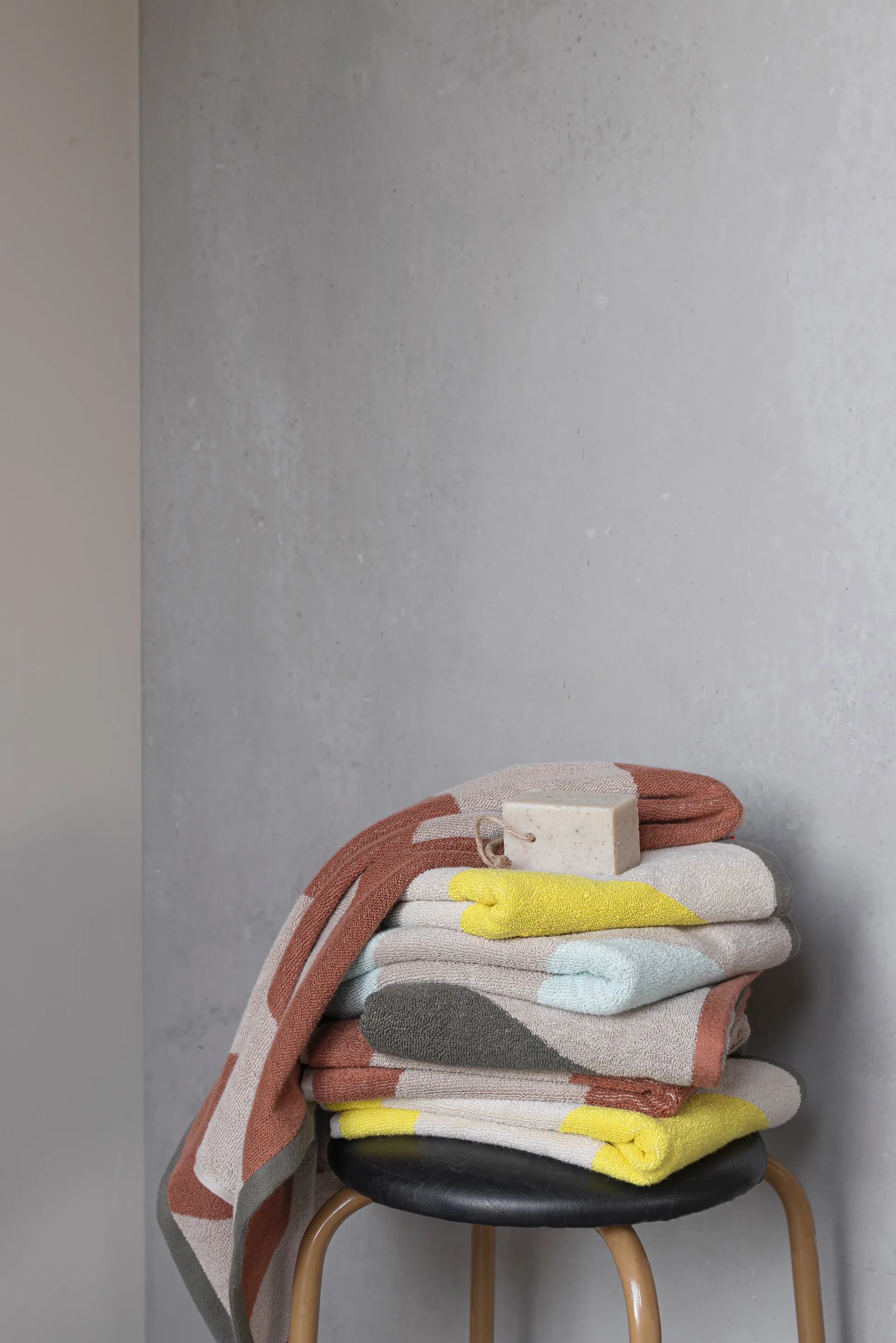 Diagonal towel, Brick, 50x90 cm Mette Ditmer