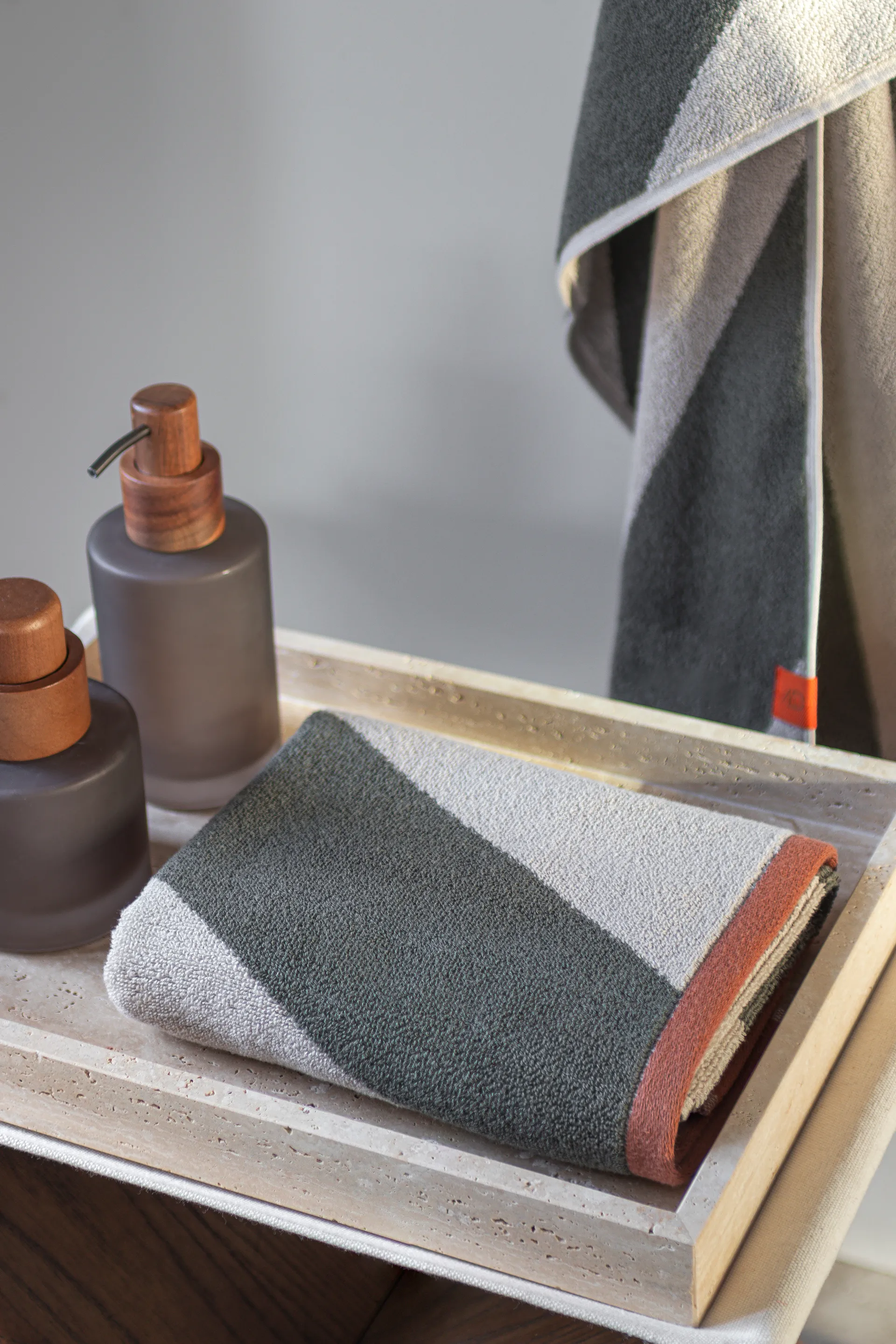 Diagonal towel, Dark olive, 50x90 cm Mette Ditmer