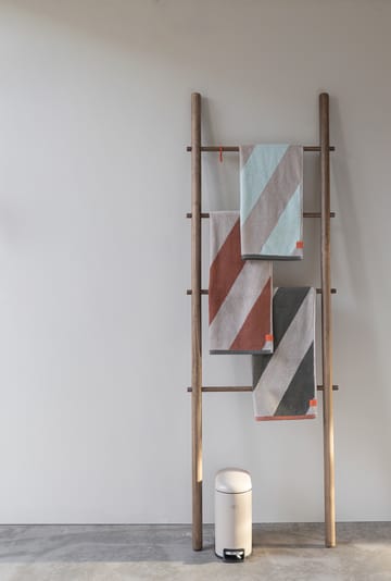 Diagonal towel - Dark olive, 70x133 cm - Mette Ditmer