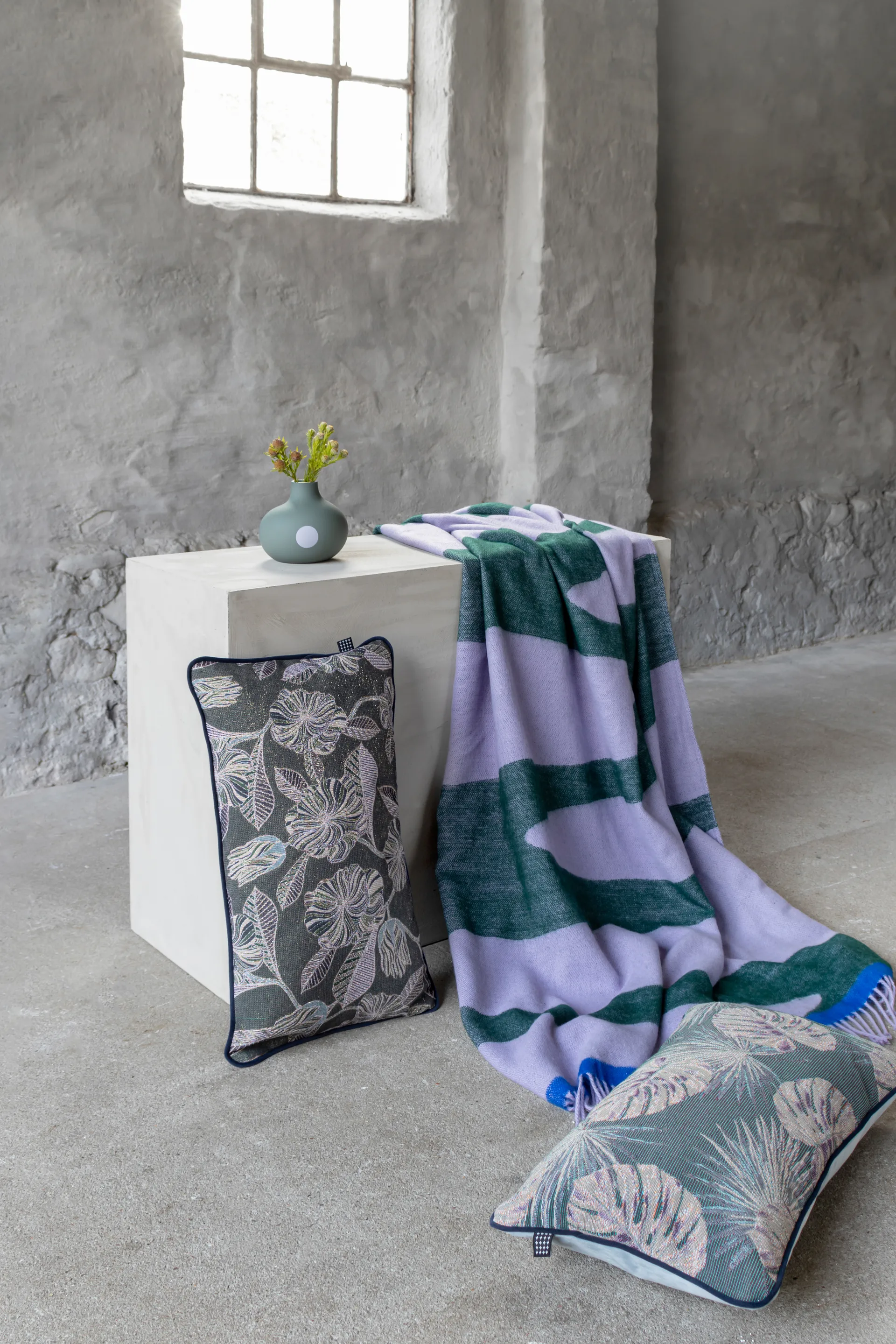 Gallery throw 125x170 cm, Dark forest Mette Ditmer