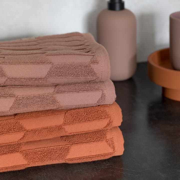Geo towel 50x95 cm, blush Mette Ditmer