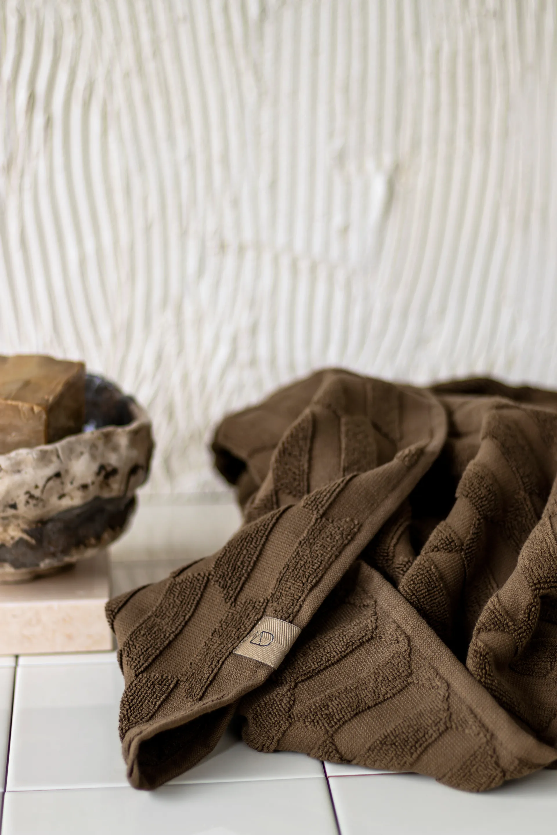 Geo towel 50x95 cm, Chocolate Mette Ditmer
