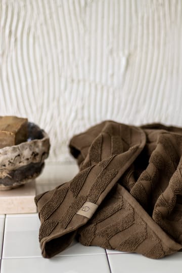Geo towel 50x95 cm - Chocolate - Mette Ditmer