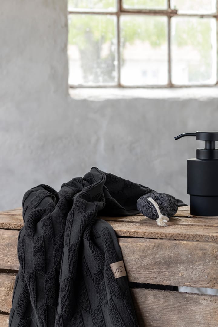 Geo towel 70x133 cm, Black Mette Ditmer