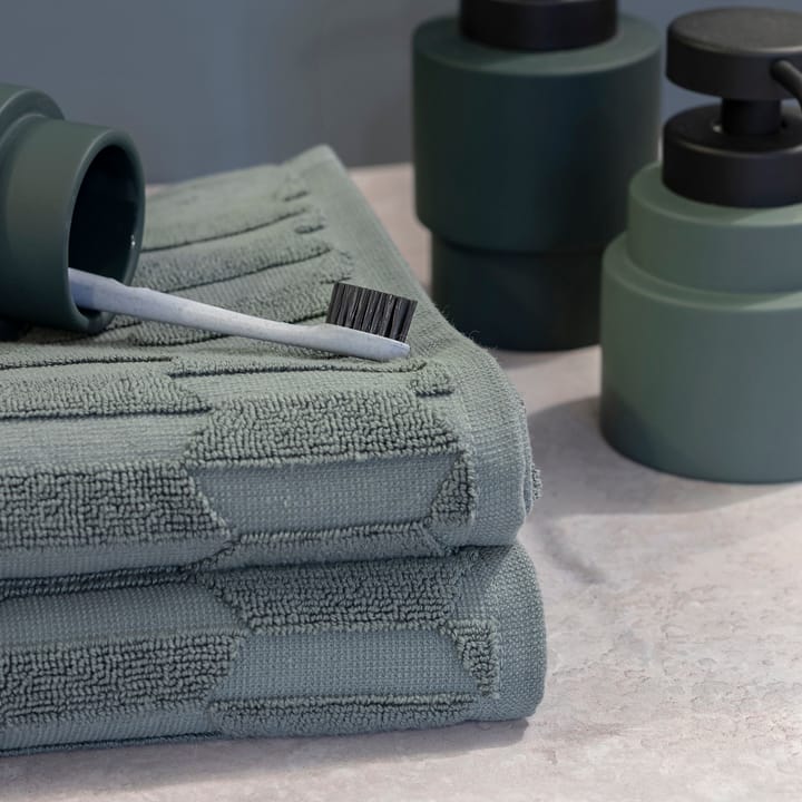 Geo towel 70x133 cm, Pine green Mette Ditmer