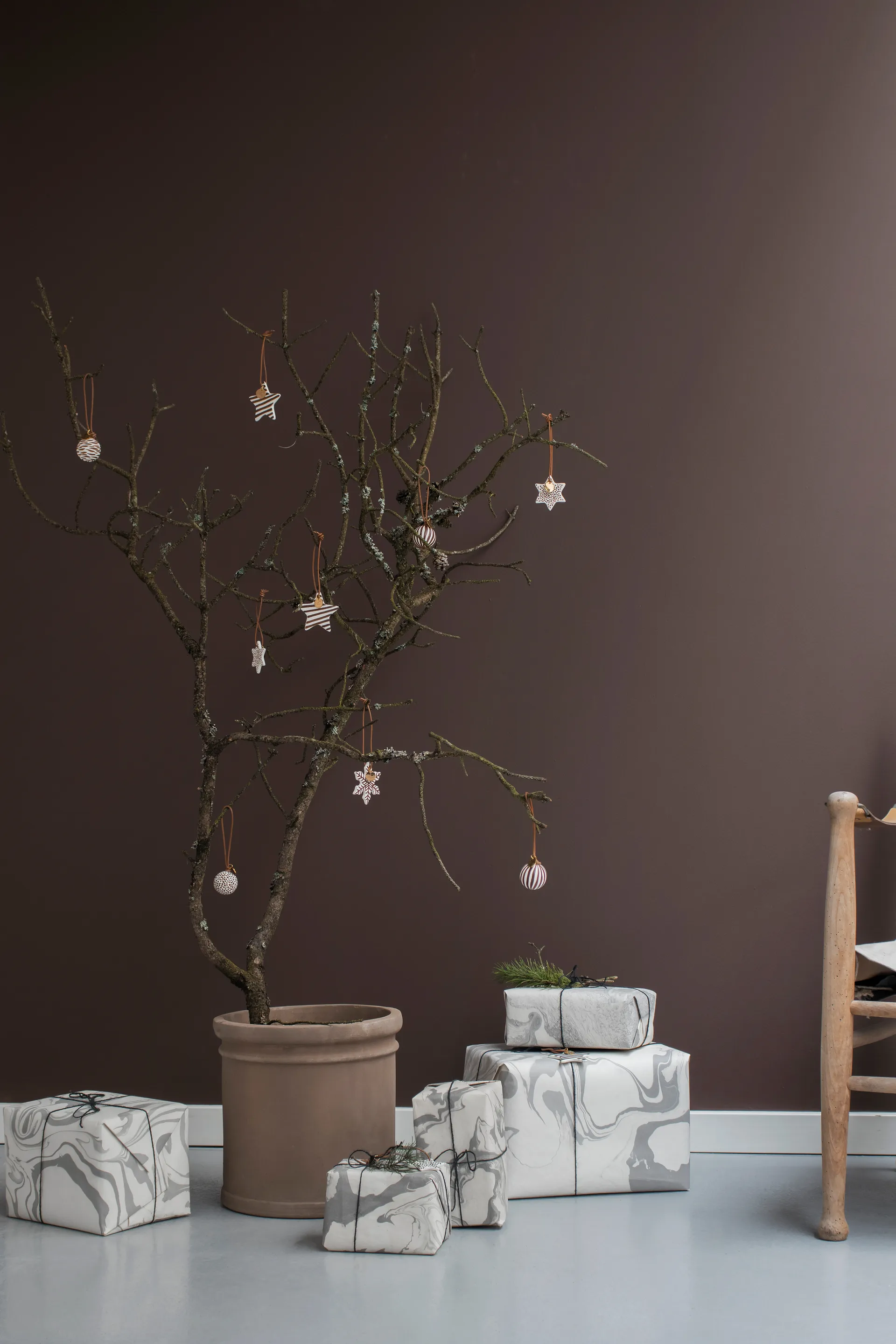 Globe Christmas bauble 3 pieces, Walnut Mette Ditmer