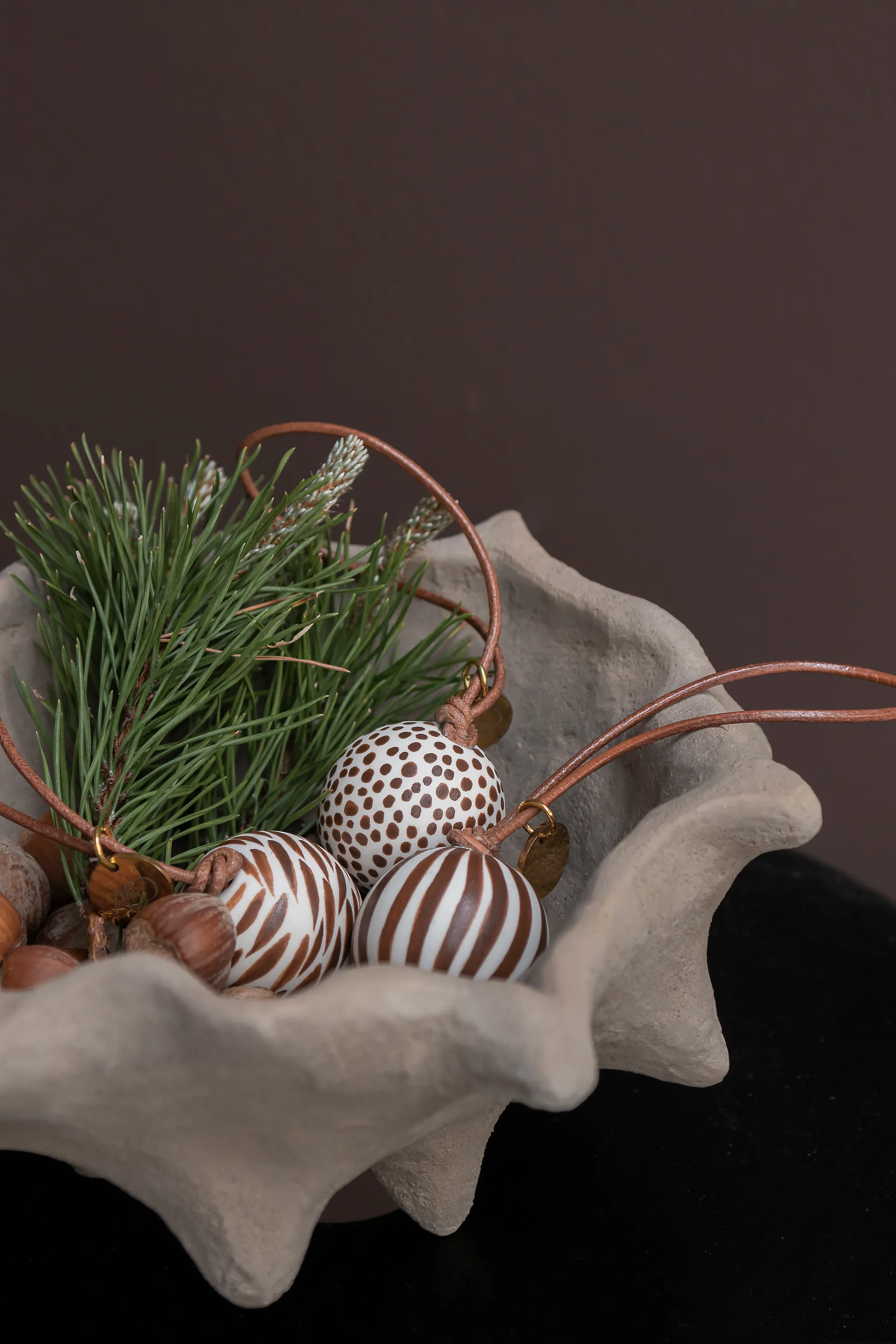 Globe Christmas bauble 3 pieces, Walnut Mette Ditmer