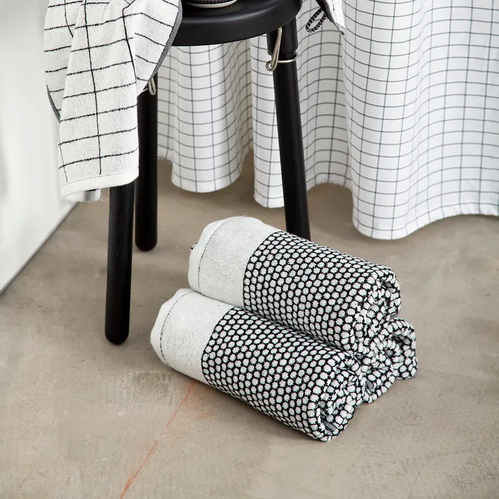 Grid bath towel 70x140 cm from Mette Ditmer