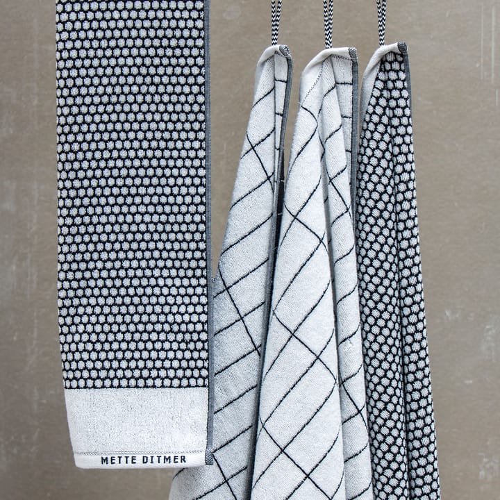 Grid towel 50x100 cm - black-off white - Mette Ditmer