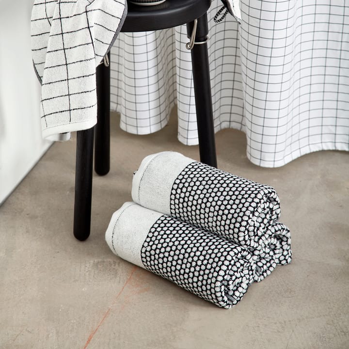 Grid towel 70x140 cm - black-off white - Mette Ditmer