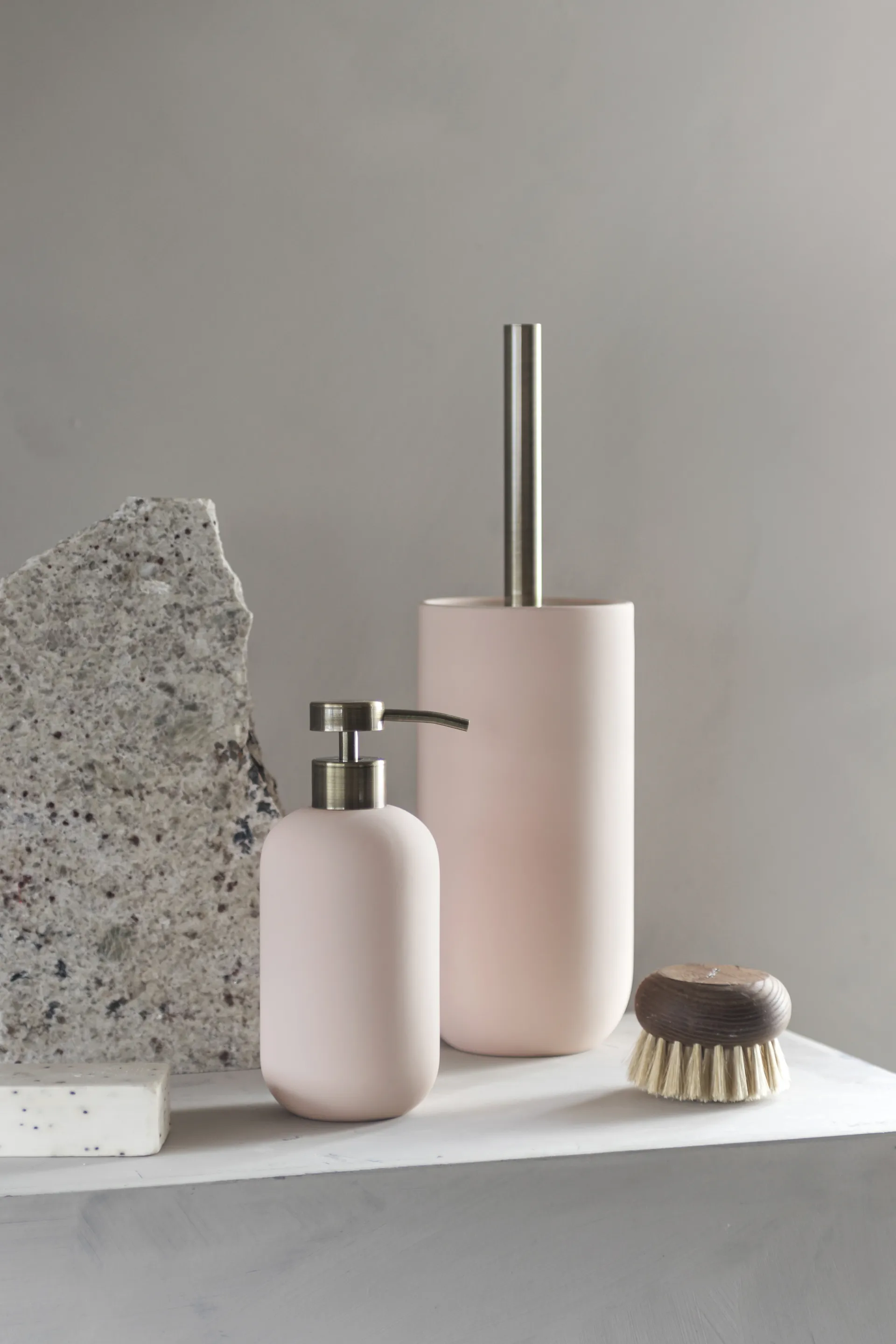 Lotus ceramic toilet brush, Powder rose Mette Ditmer
