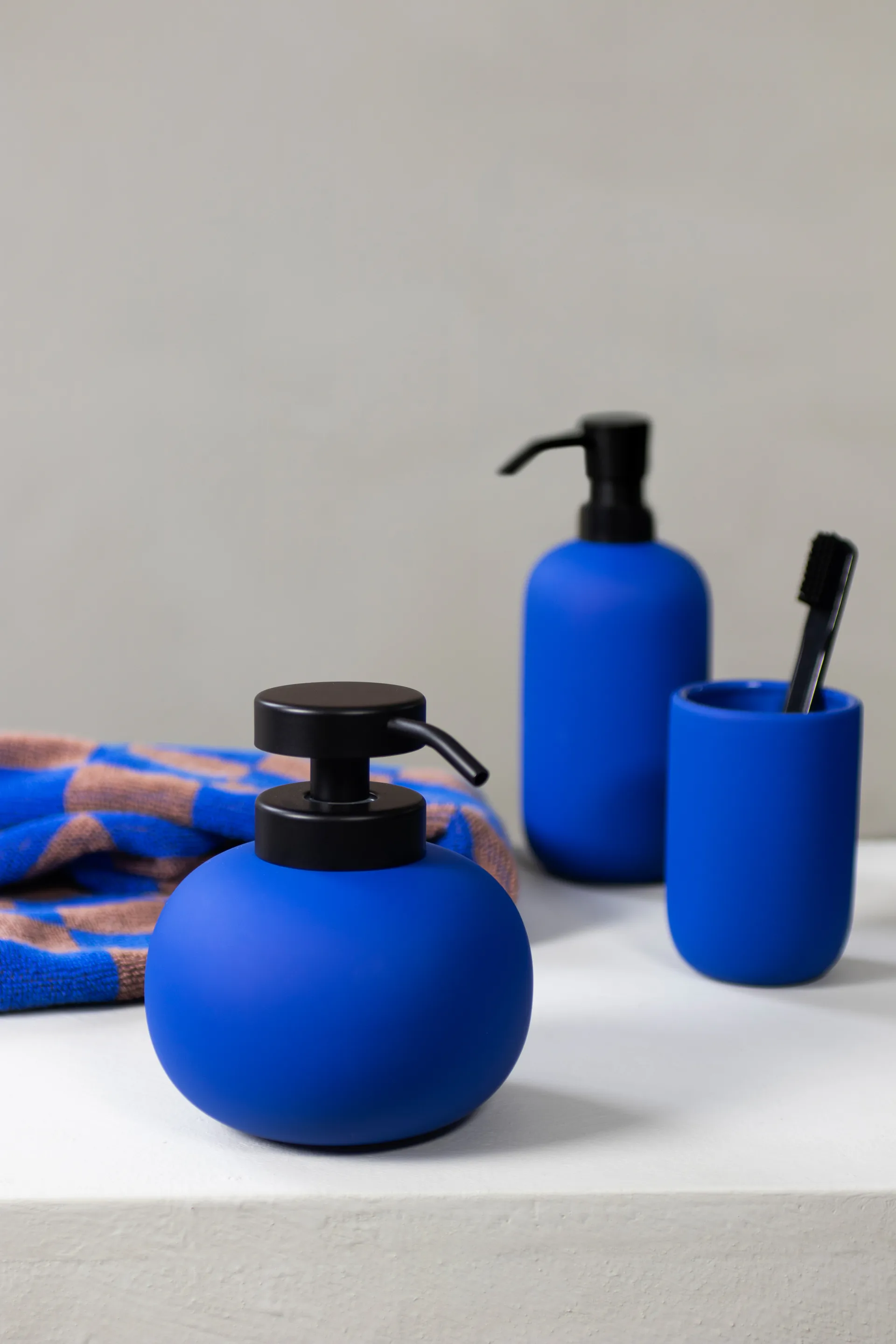 Lotus soap dispenser, Cobalt Mette Ditmer