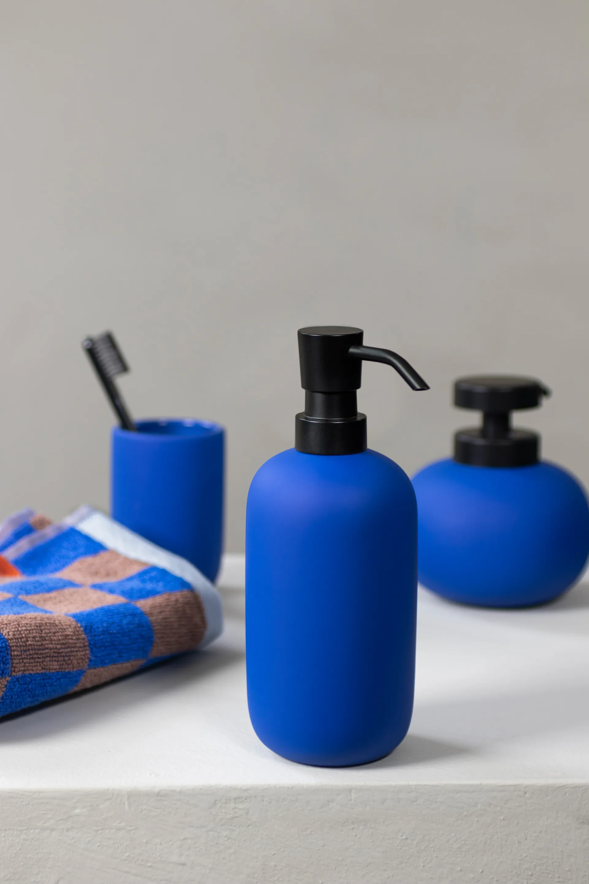 Lotus soap dispenser high, Cobalt Mette Ditmer