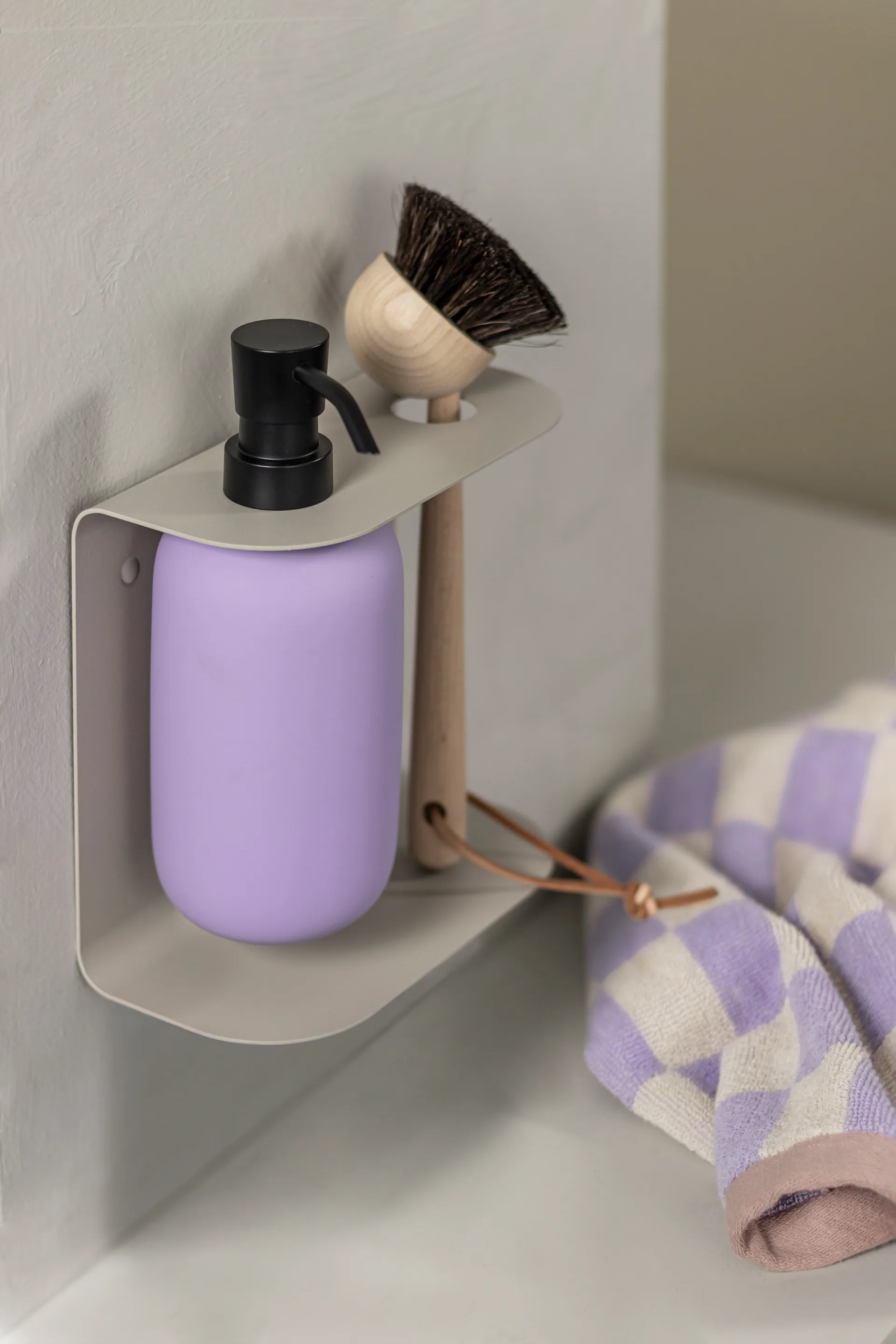 Lotus soap dispenser high, Light lilac Mette Ditmer