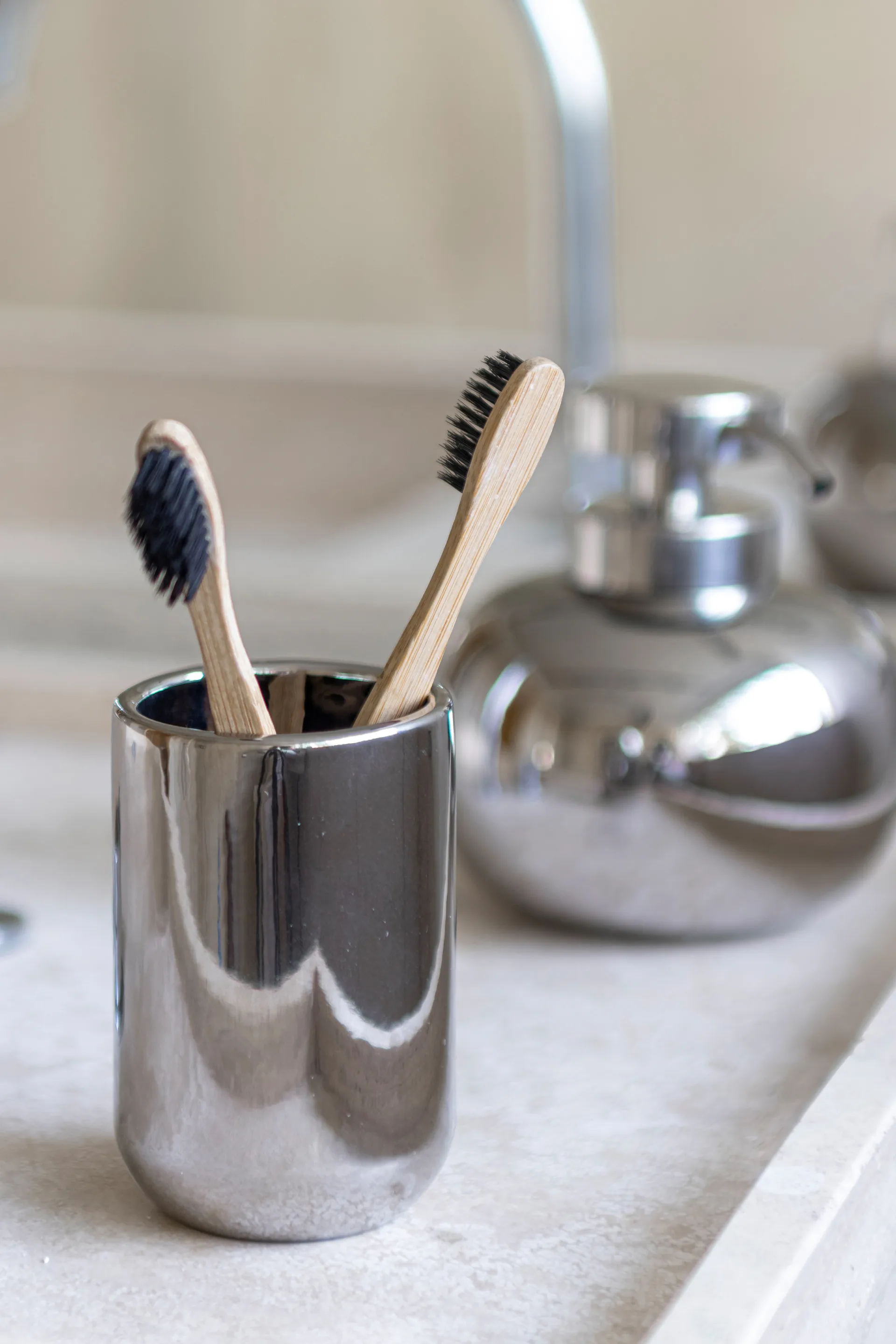 Lotus tooth brush holder, Chrome Mette Ditmer