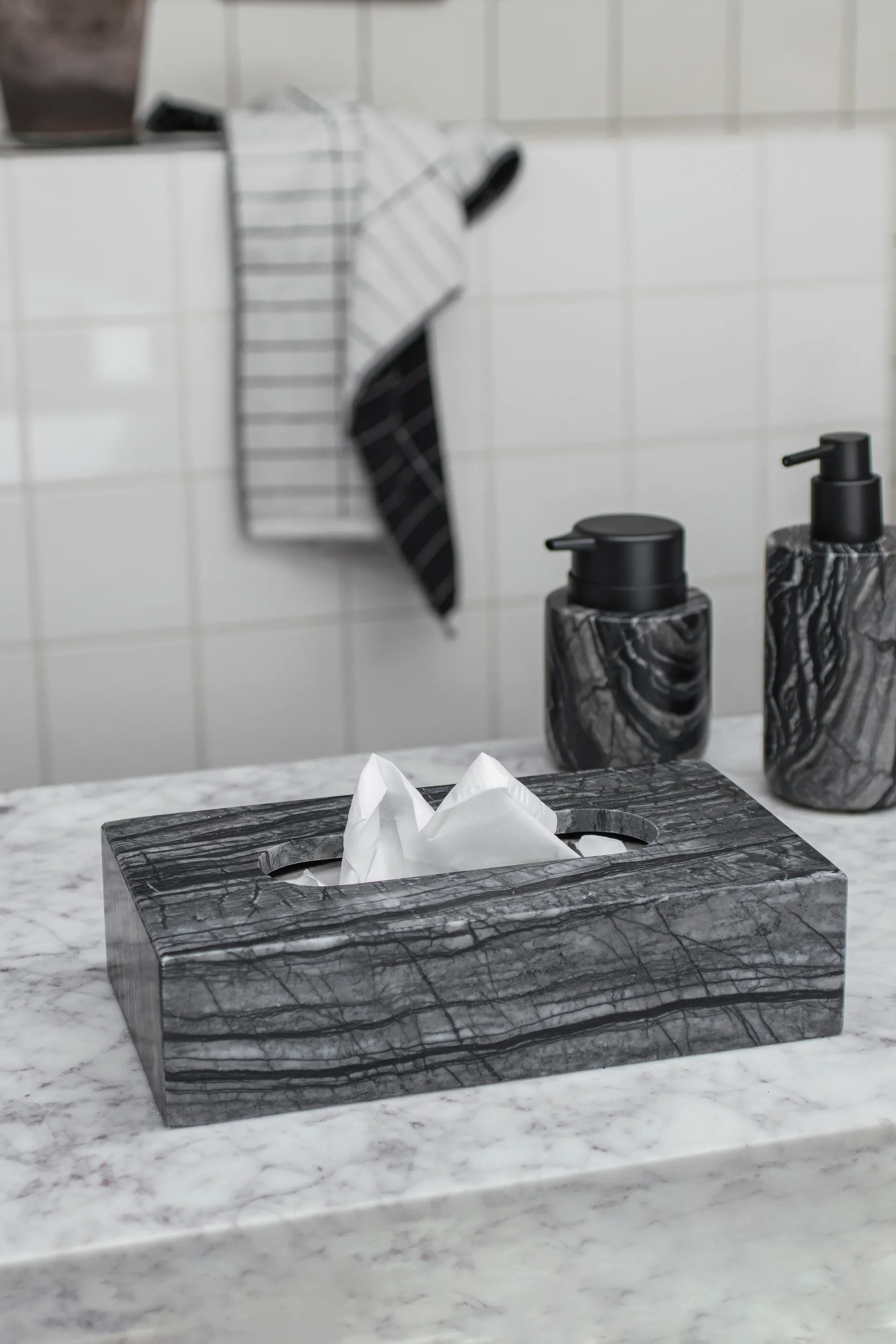 Marble tissue box 14x25.5 cm, Black-Grey Mette Ditmer