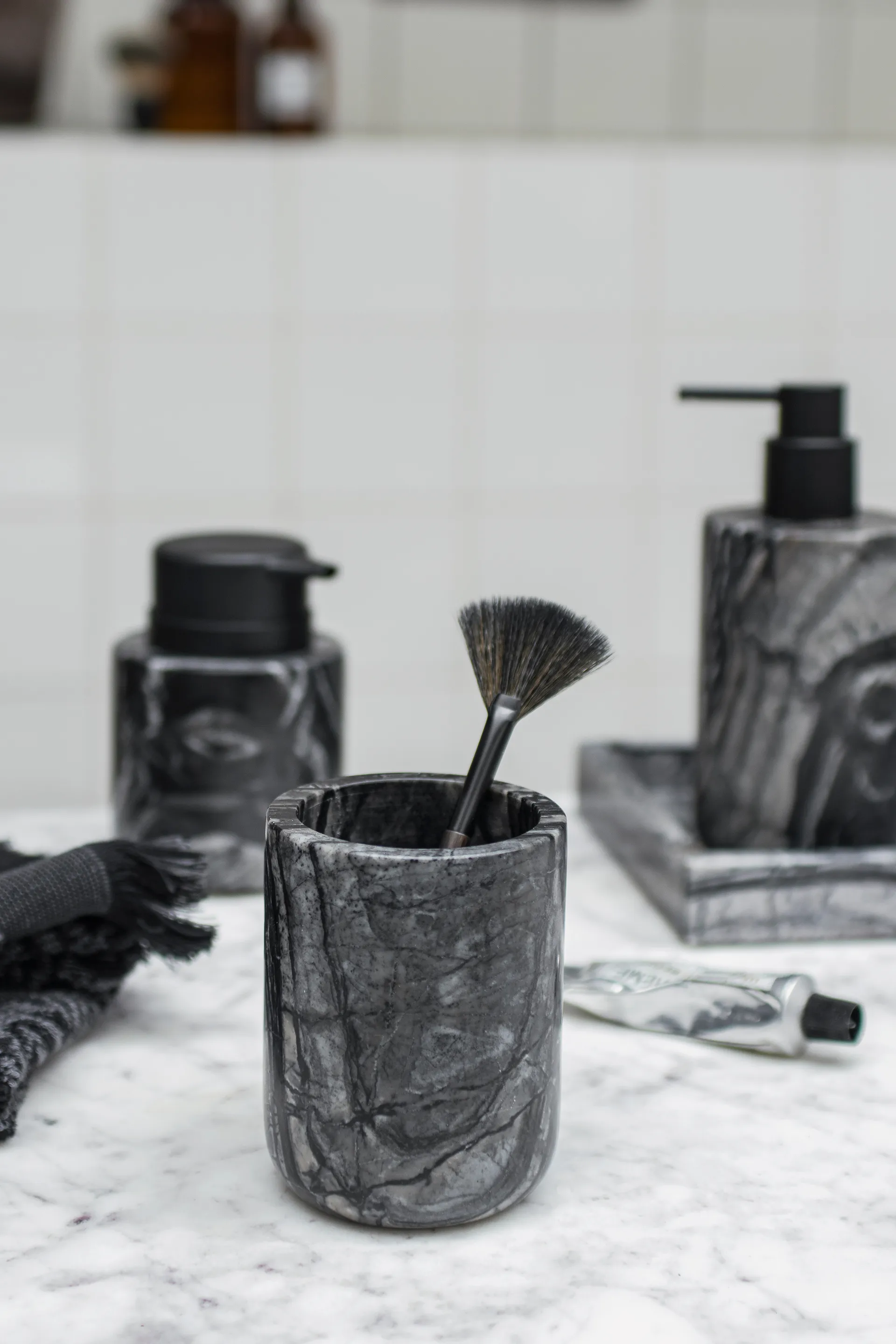 Marble toothbrush holder 10 cm, Black-Grey Mette Ditmer