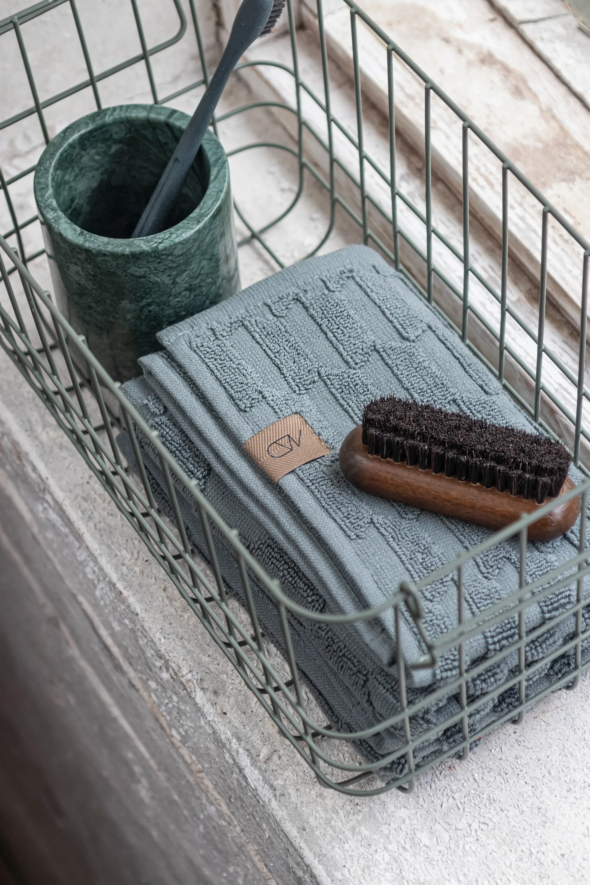 Marble toothbrush holder 10 cm, Dark forest Mette Ditmer