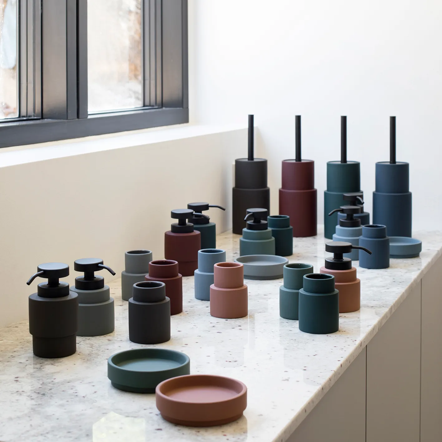 Shades toothbrush holder model B, dark grey Mette Ditmer