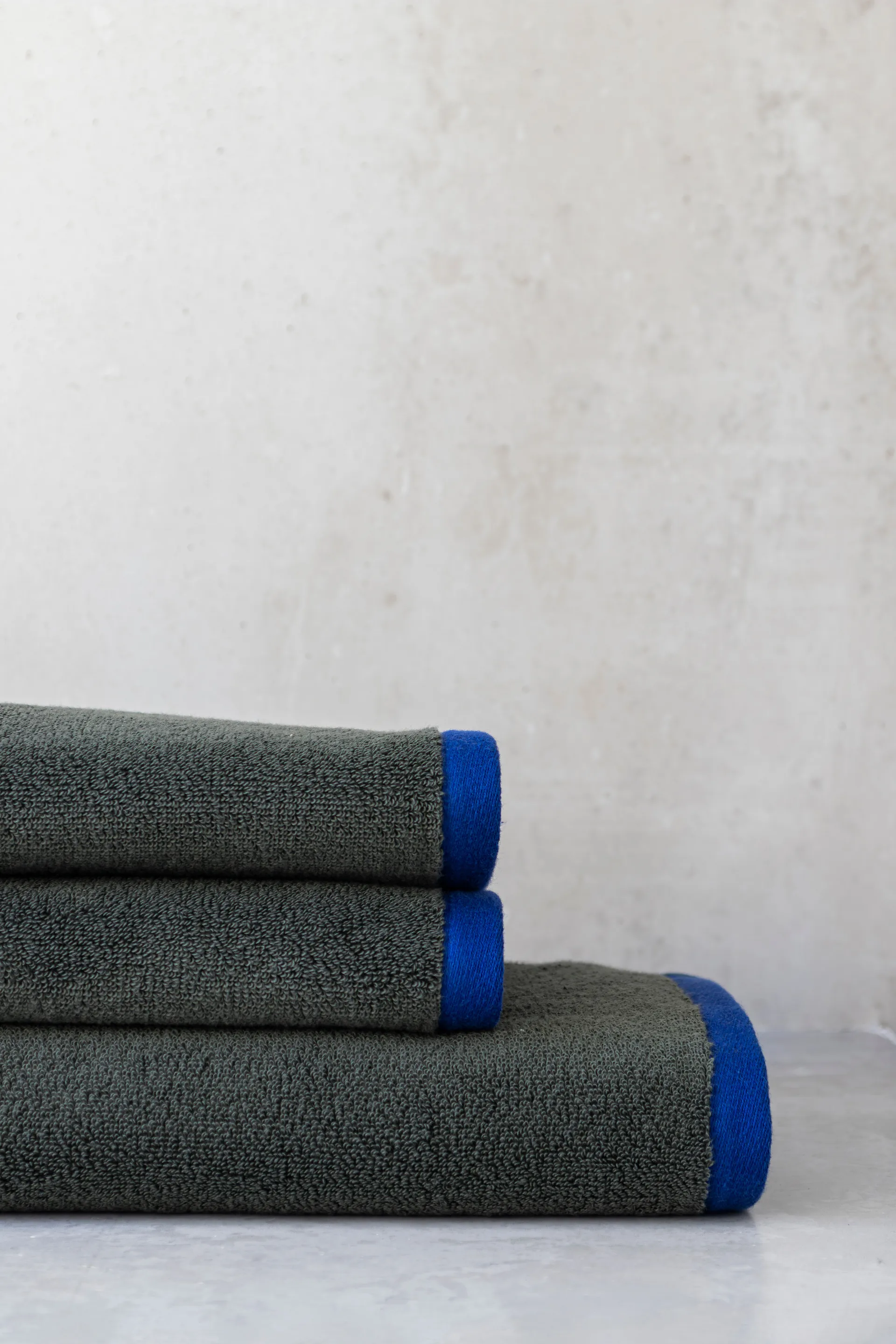 Soft bath towel 70x133 cm, Dark olive-light blue Mette Ditmer