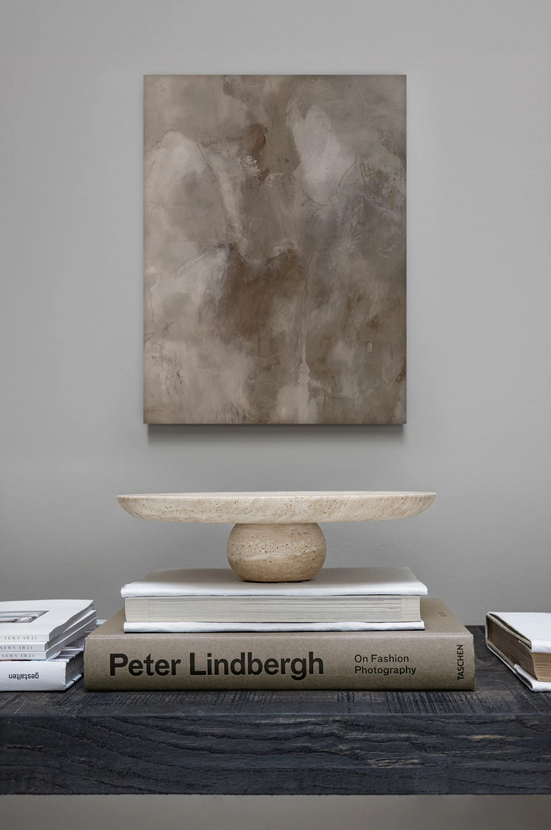 Travertine pedestal, Linen, Ø32x8.5 cm Mette Ditmer