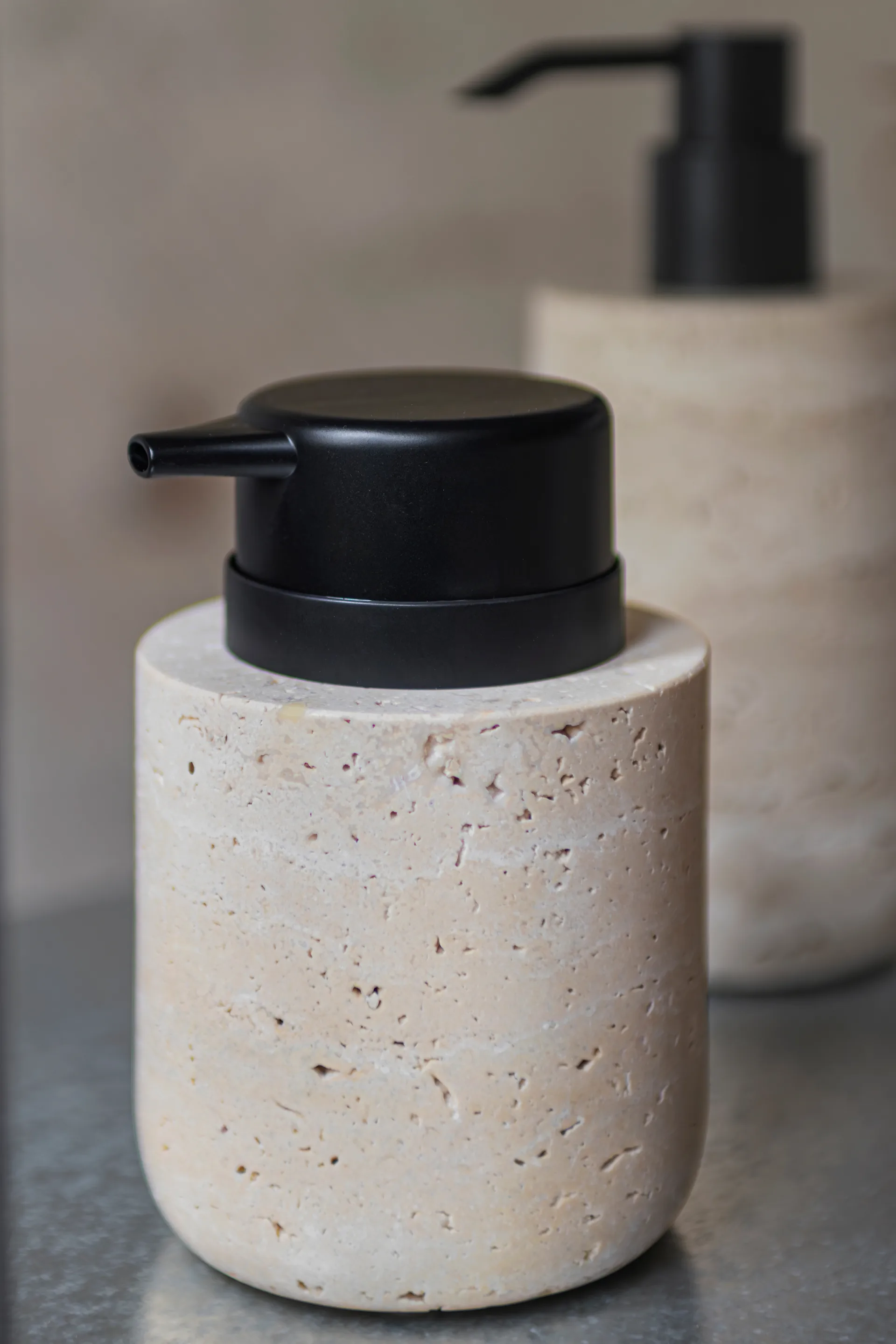 Travertine soap pump 12.5 cm, Linen Mette Ditmer
