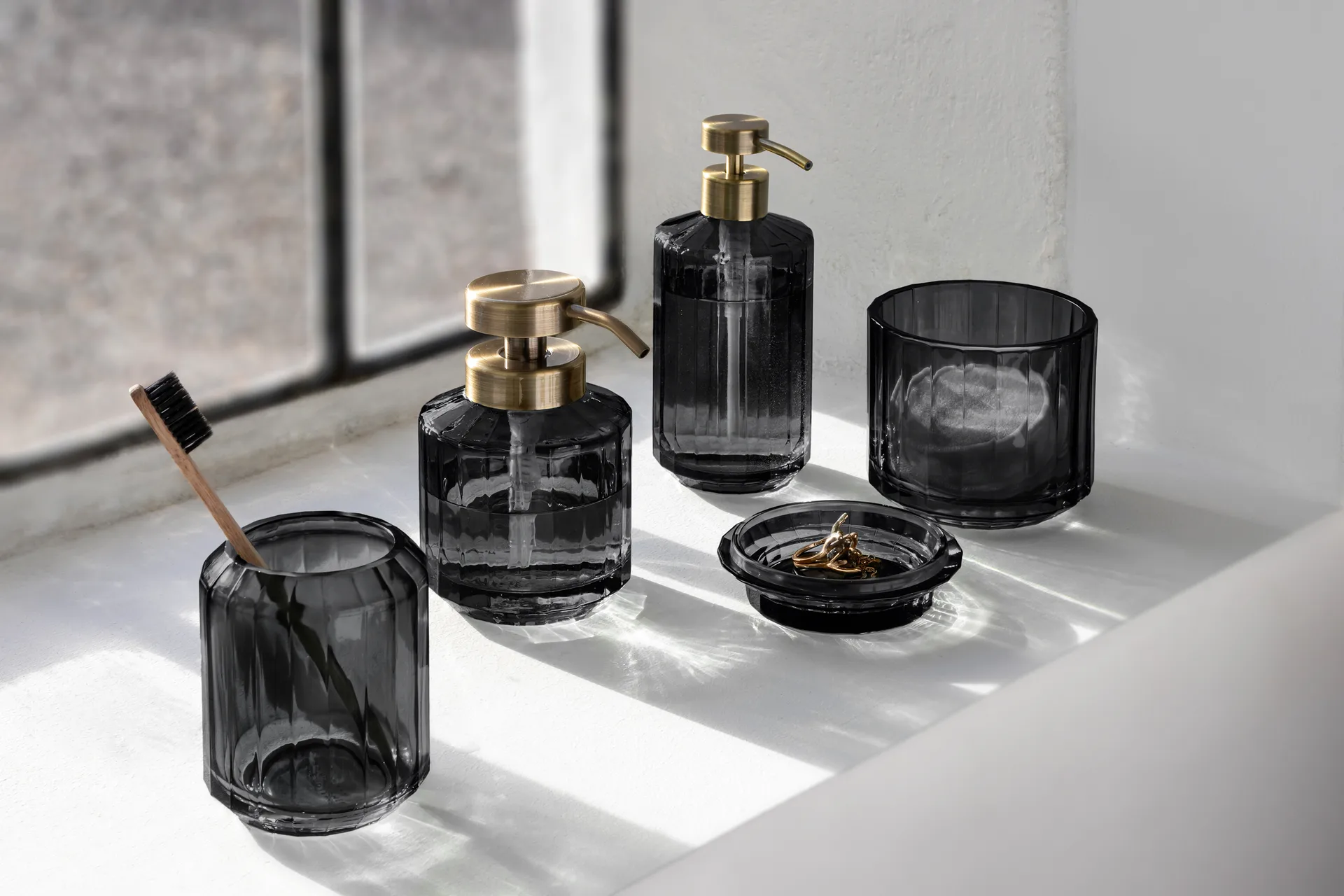 Vision soap dispenser high, Black Mette Ditmer