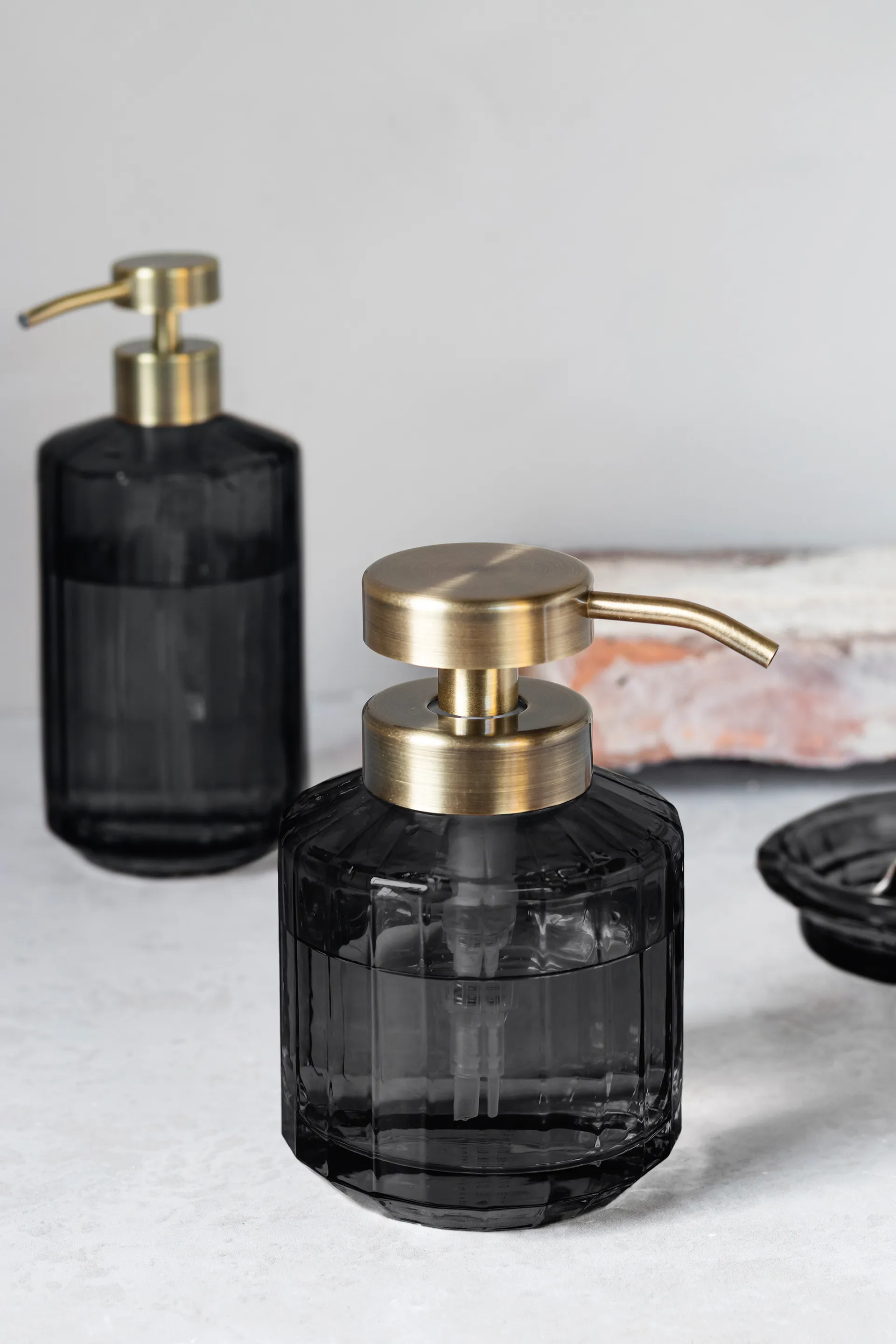Vision soap dispenser low, Black Mette Ditmer