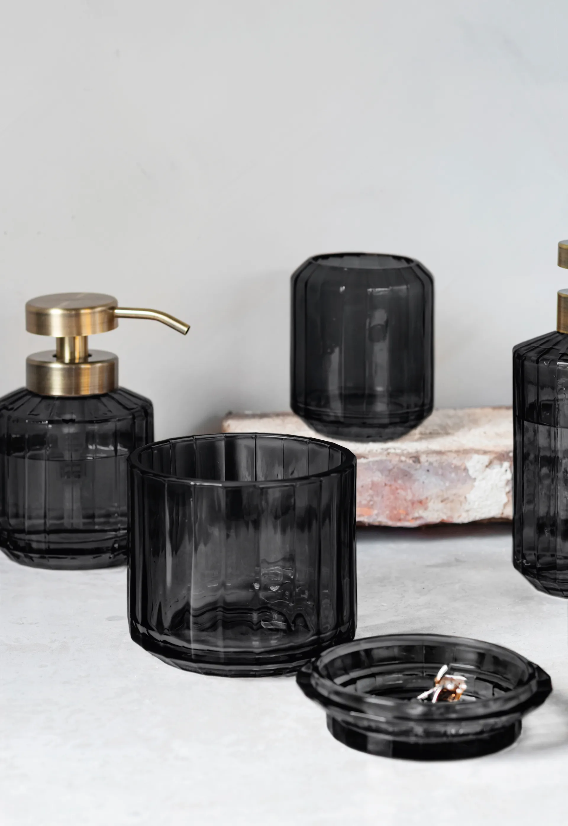 Vision soap dispenser low, Black Mette Ditmer