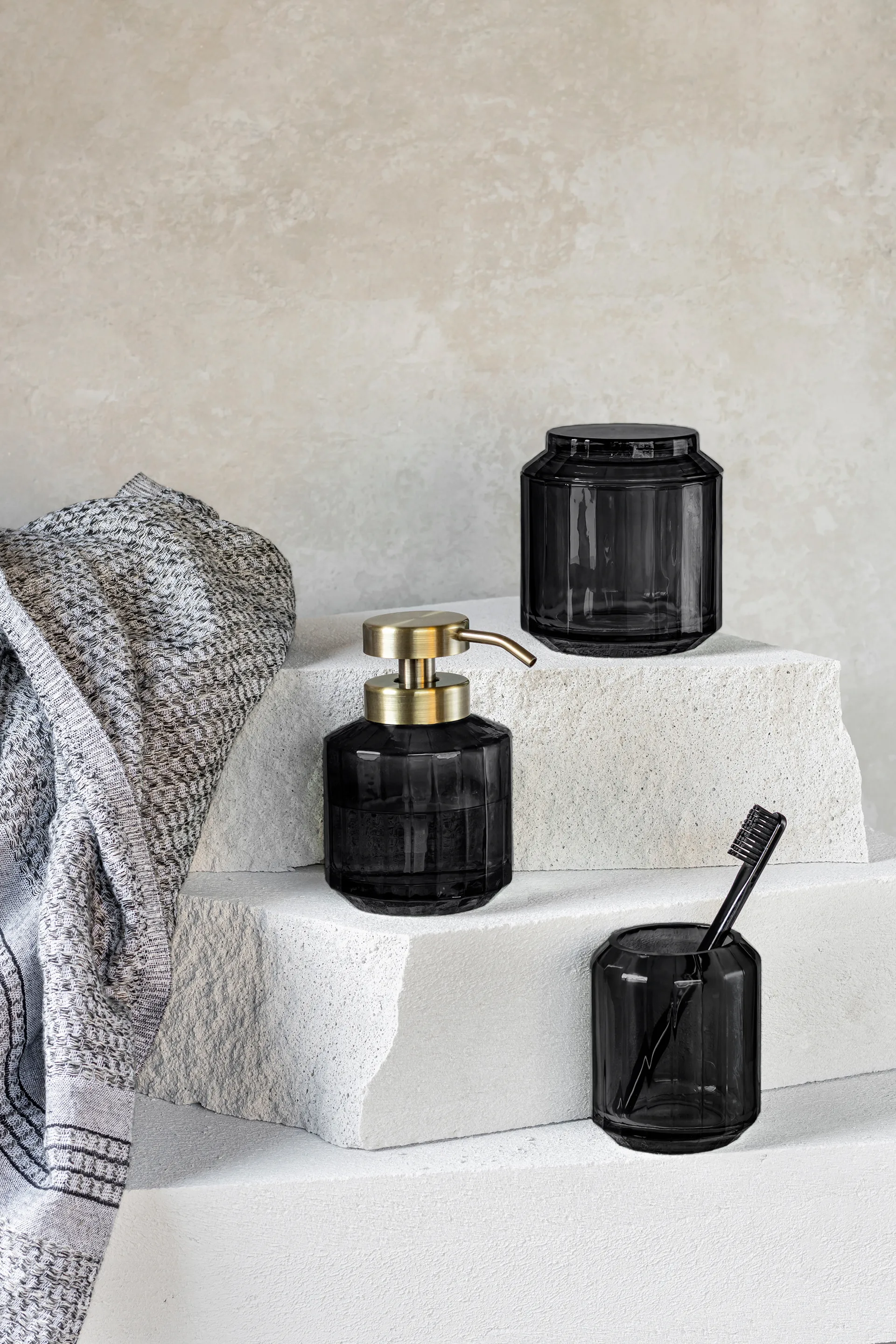 Vision soap dispenser low, Black Mette Ditmer