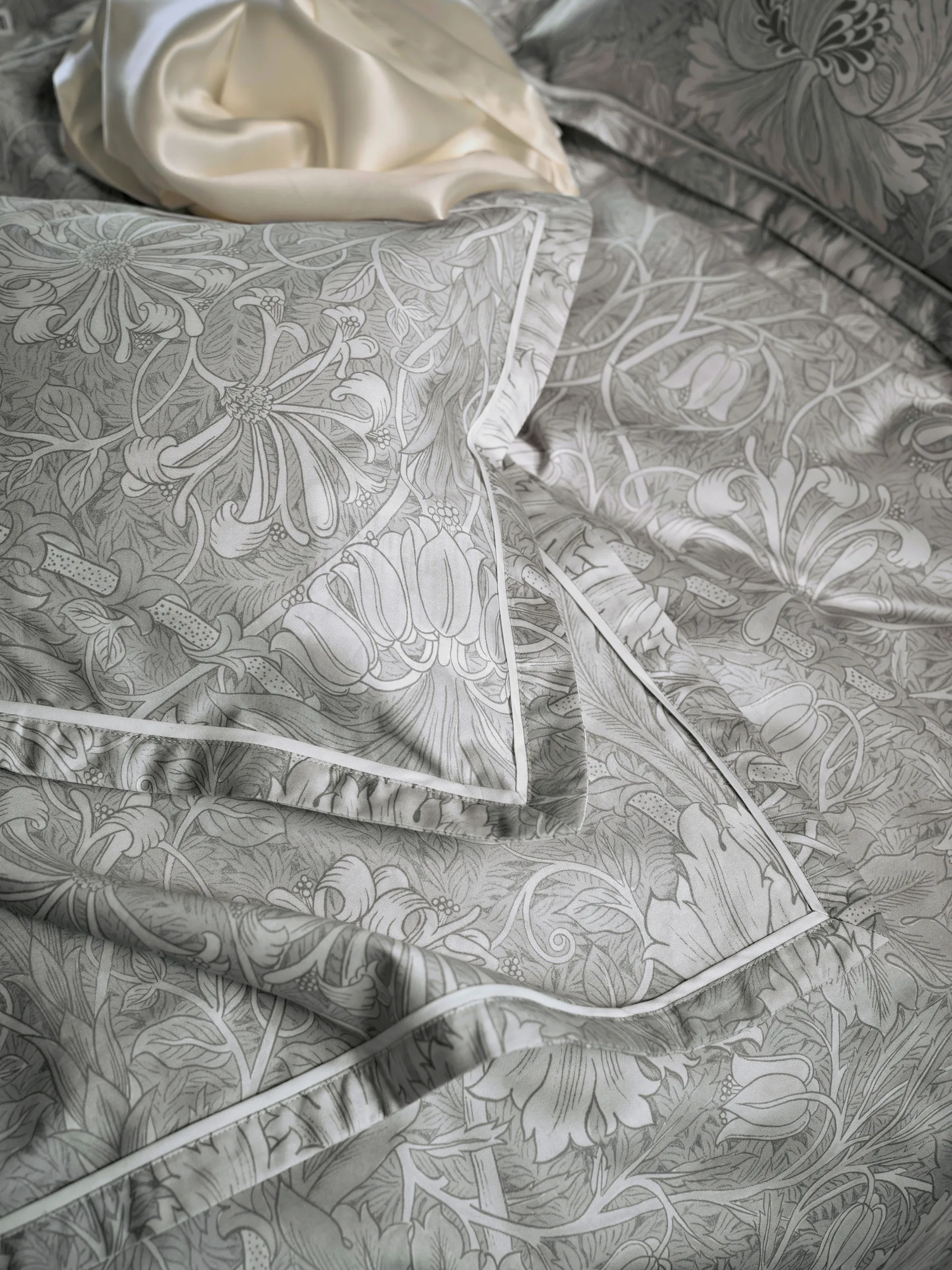 Honeysuckle & Tulip duvet cover, Grey, 150x210 cm Mille Notti