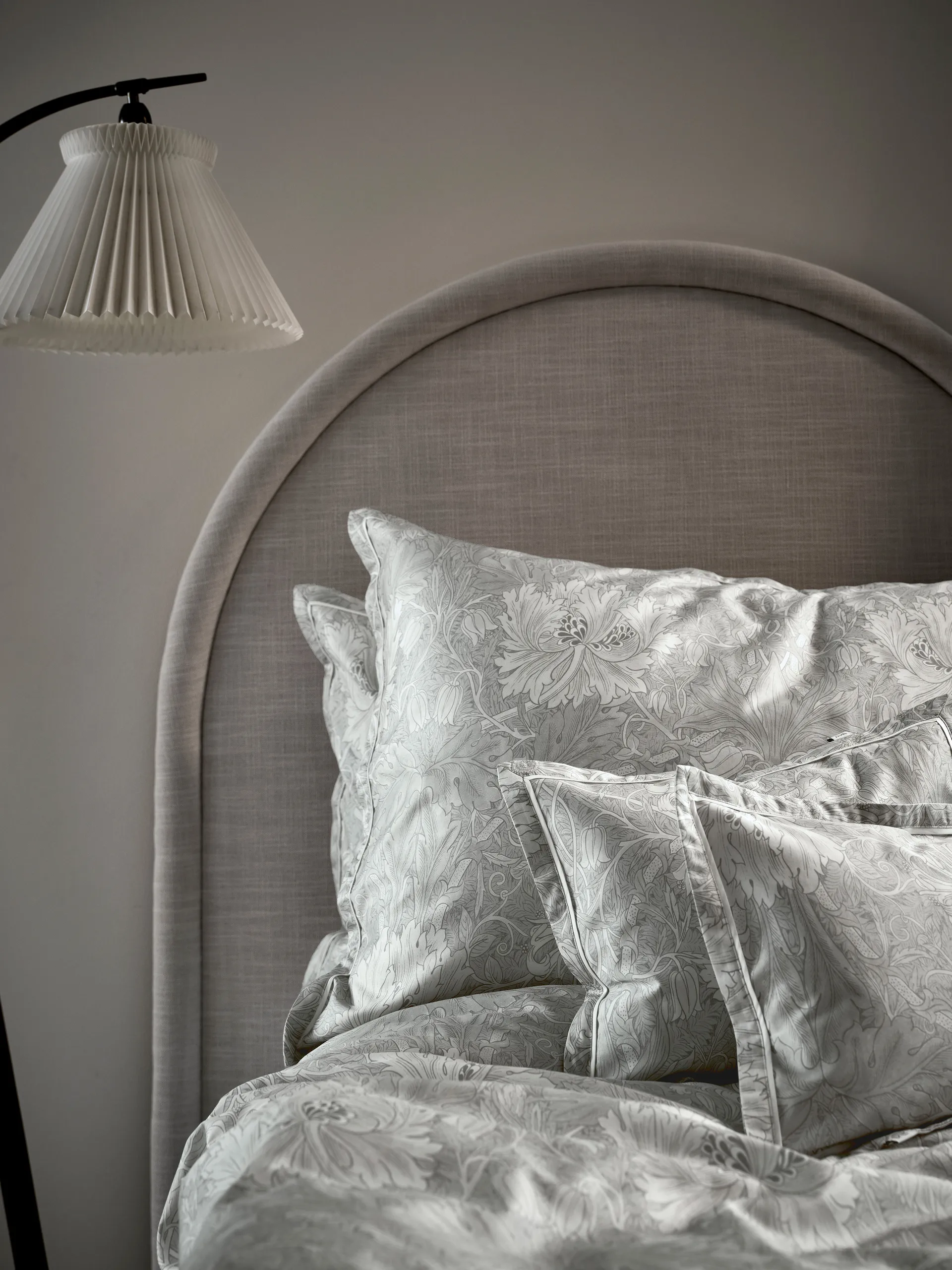 Honeysuckle & Tulip pillowcase, Grey, 50x60 cm Mille Notti