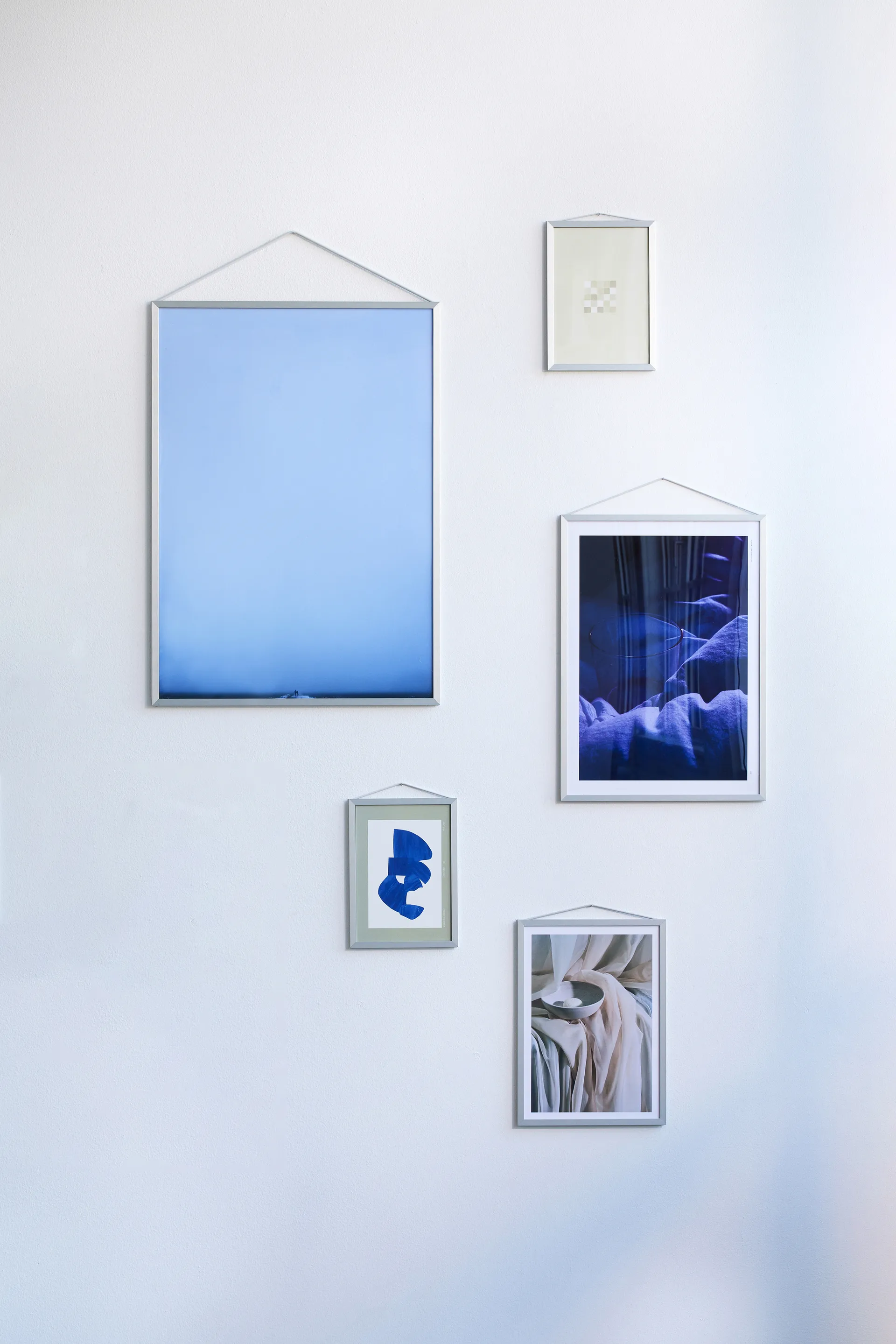 Moebe frame A4 22.6x31.3 cm, Brushed aluminium MOEBE