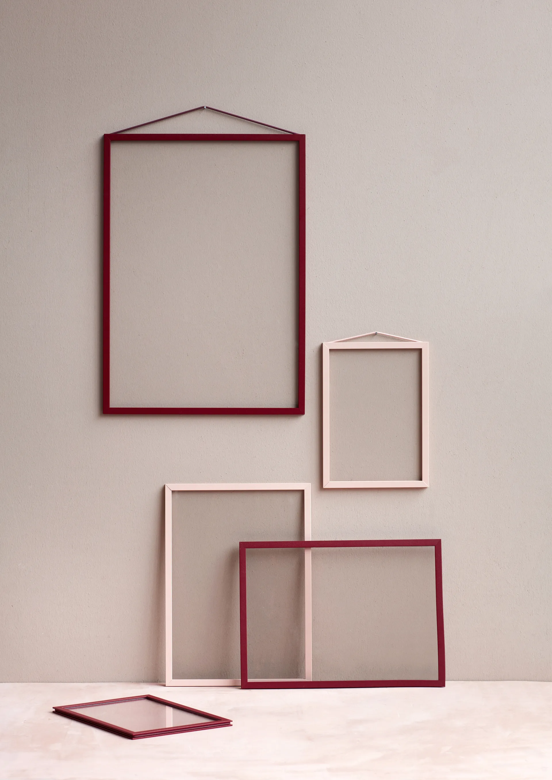 Moebe frame A4 22.6x31.3 cm, Transparent. Red MOEBE