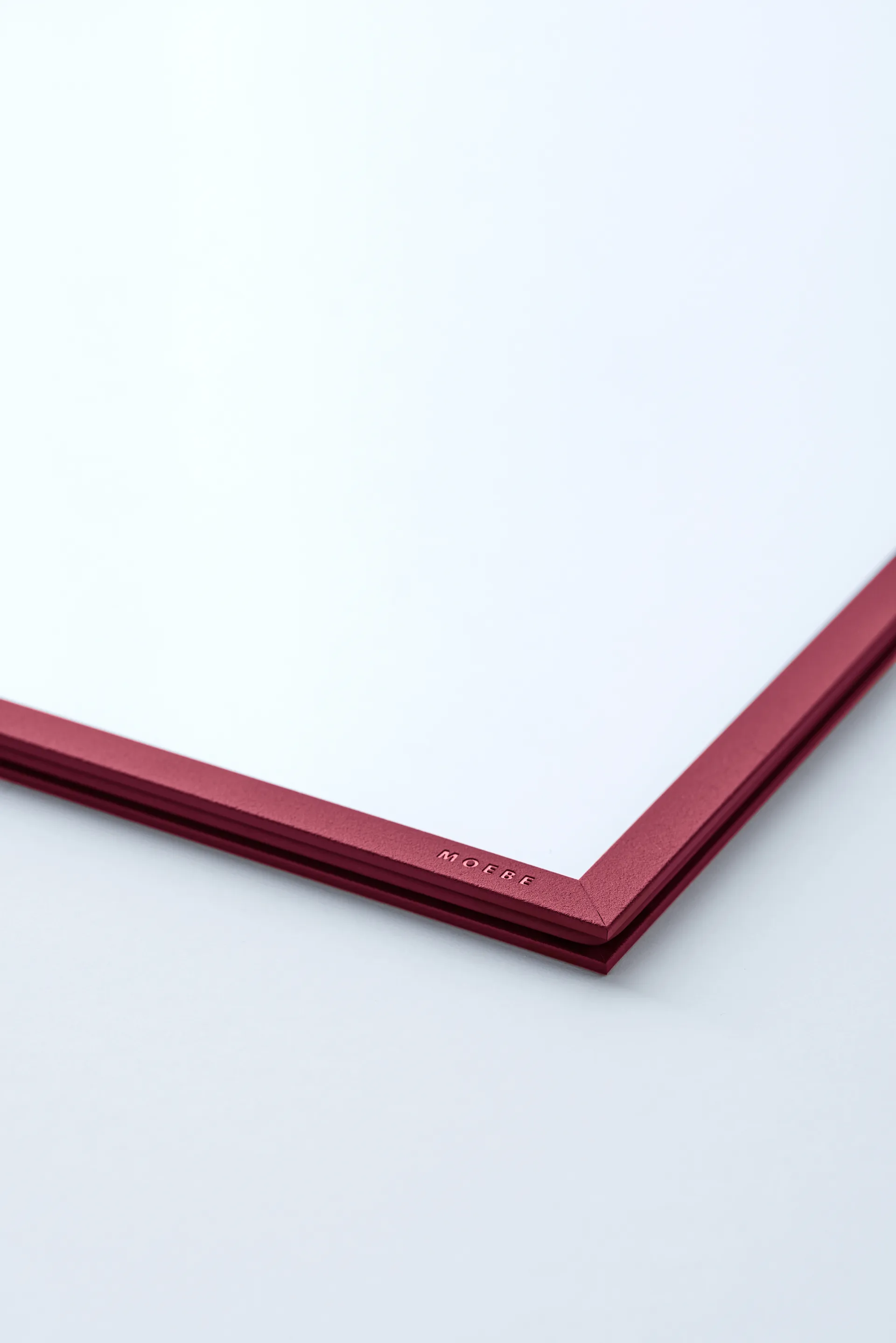 Moebe frame A5 16.5x22.7 cm, Transparent. Red MOEBE