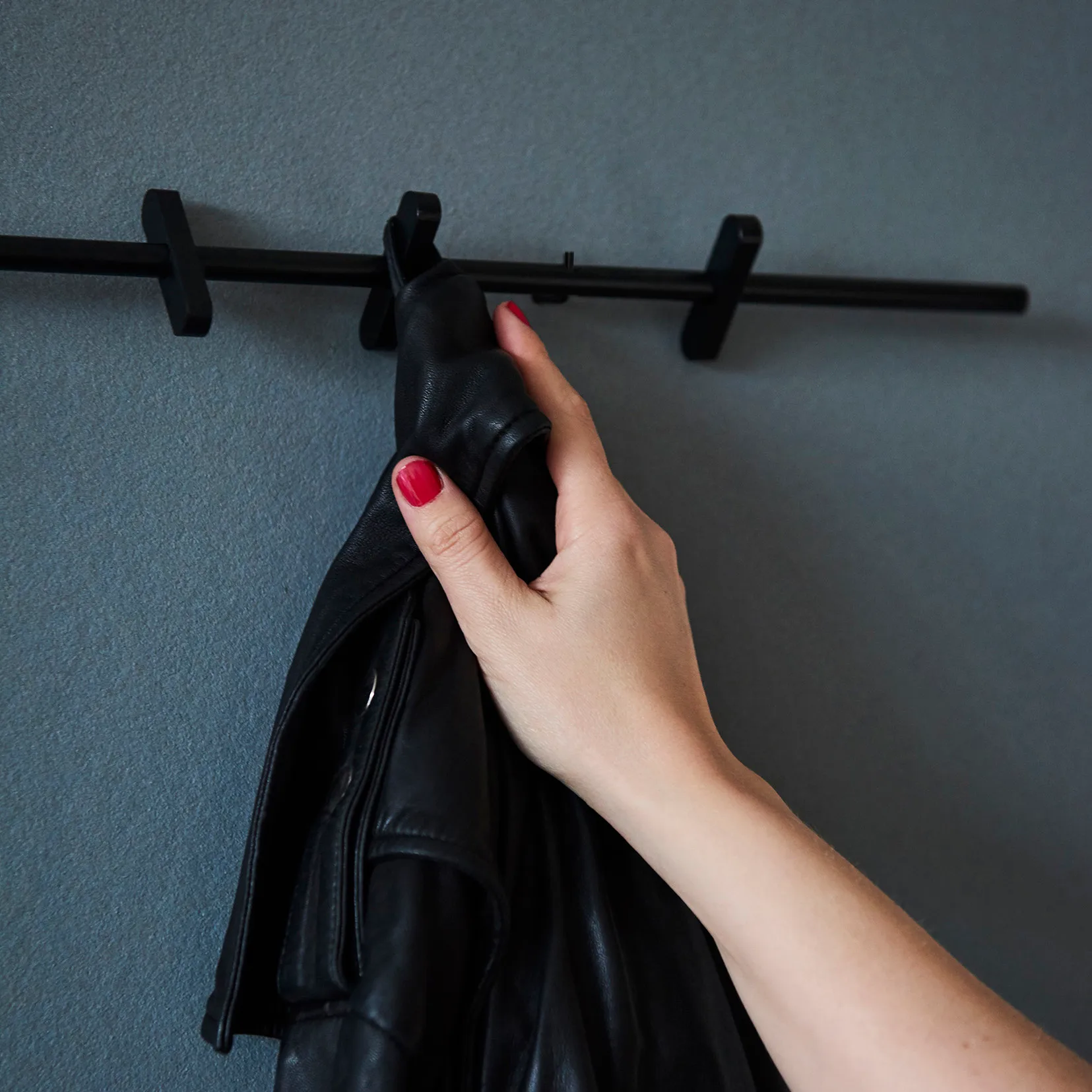Moebe hanger small, Black MOEBE