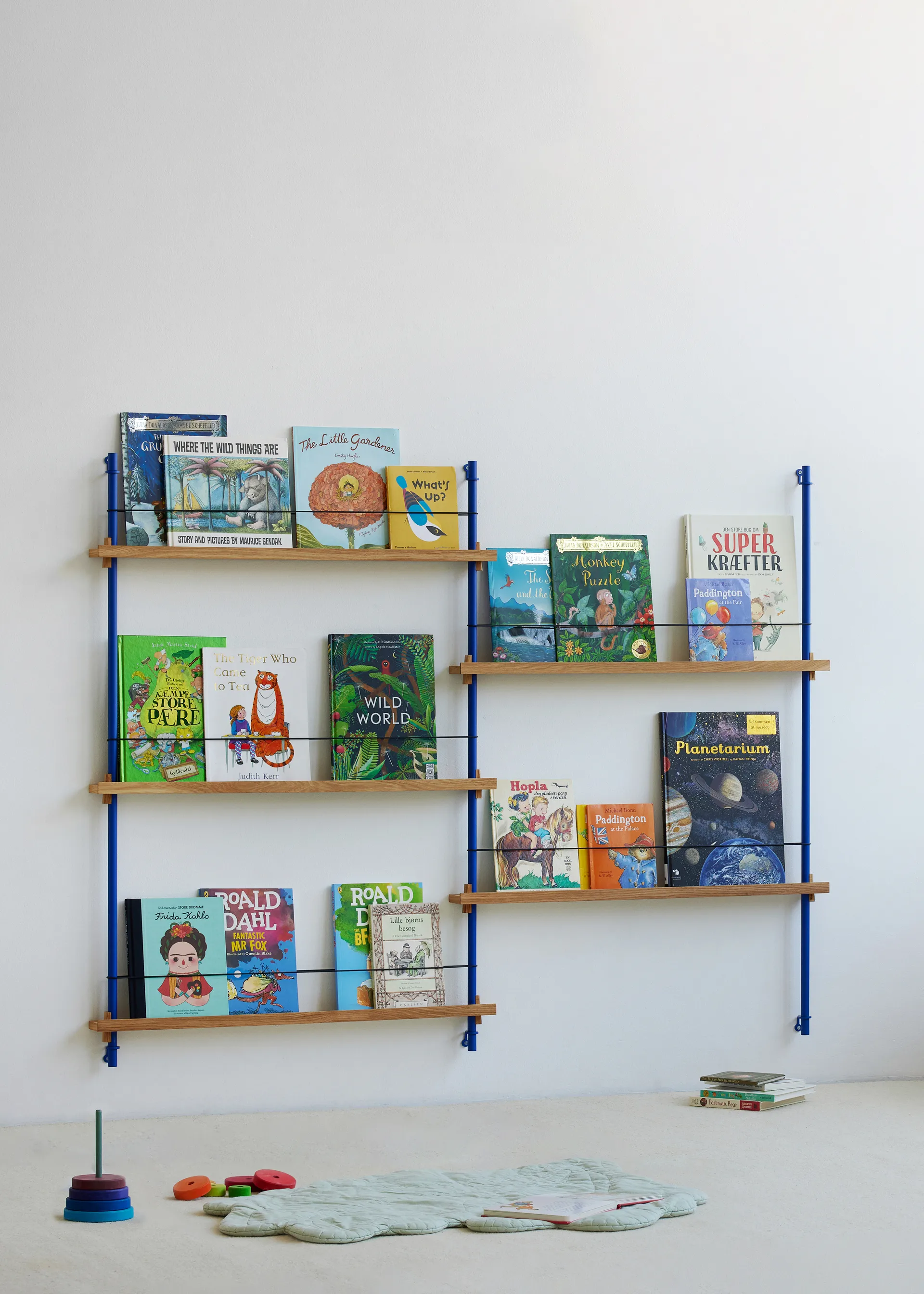 Moebe magazine rack, Oak-blue MOEBE