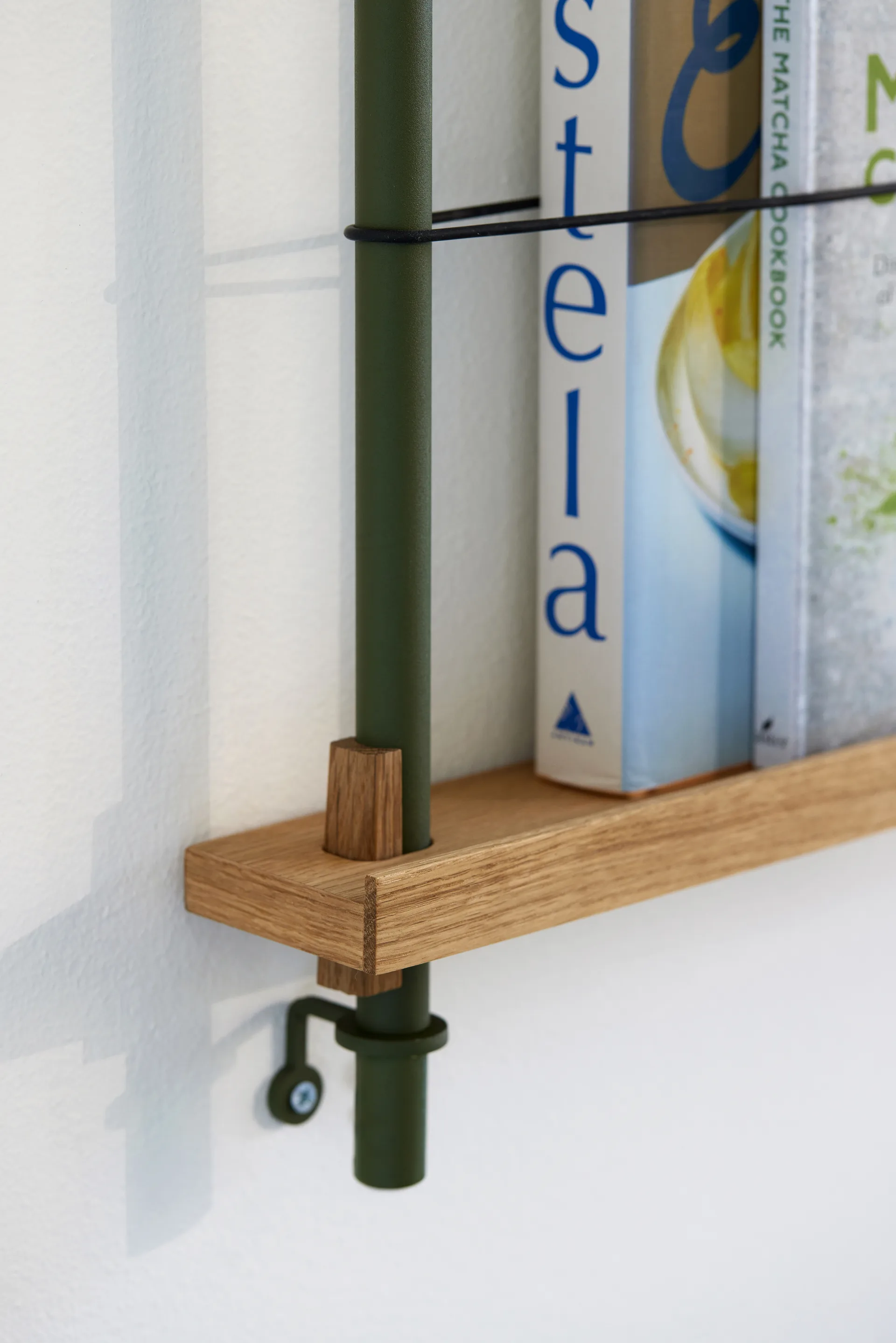 Moebe magazine rack, Oak-green MOEBE