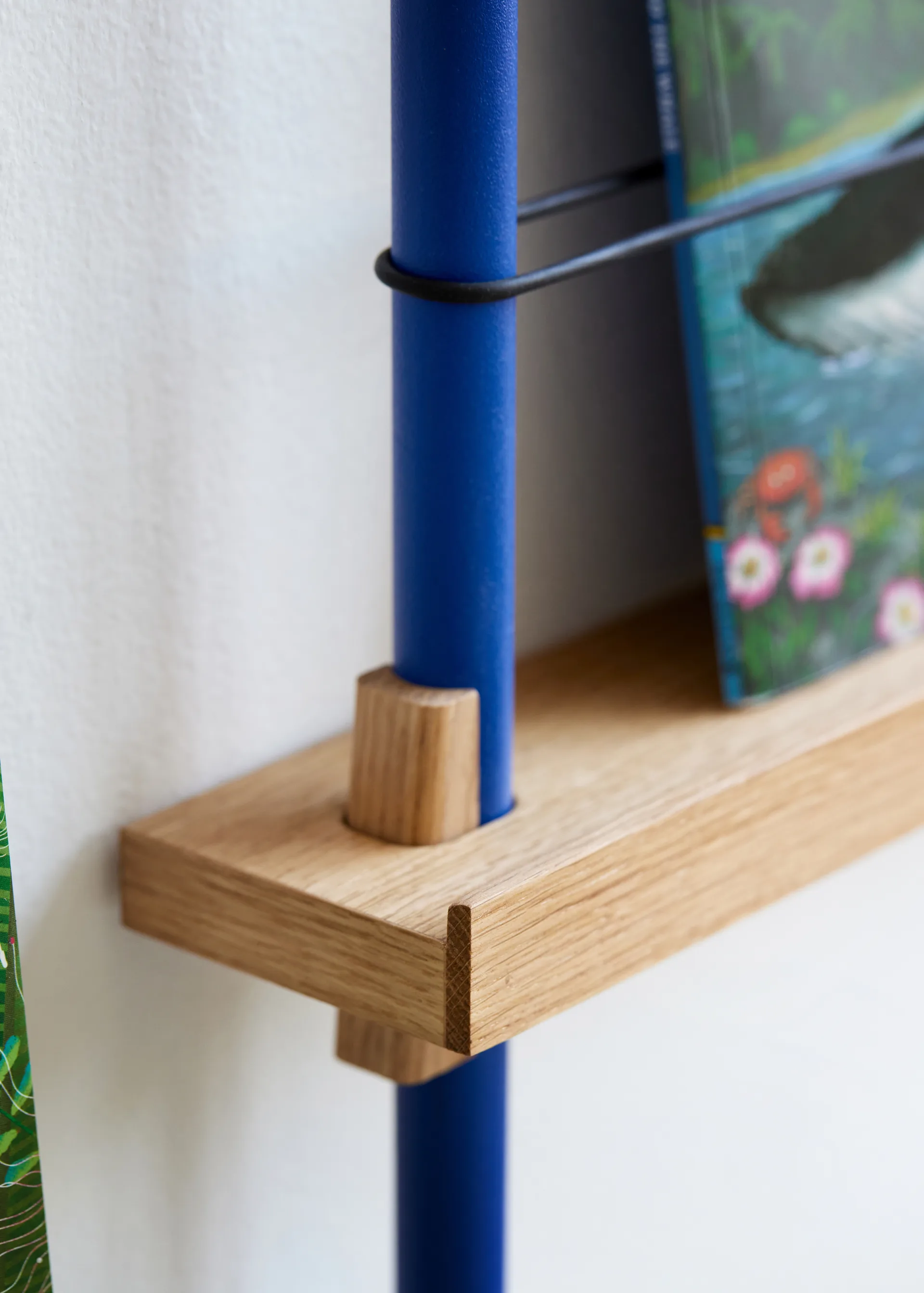 Moebe magazine rack, Smoked oak-blue MOEBE