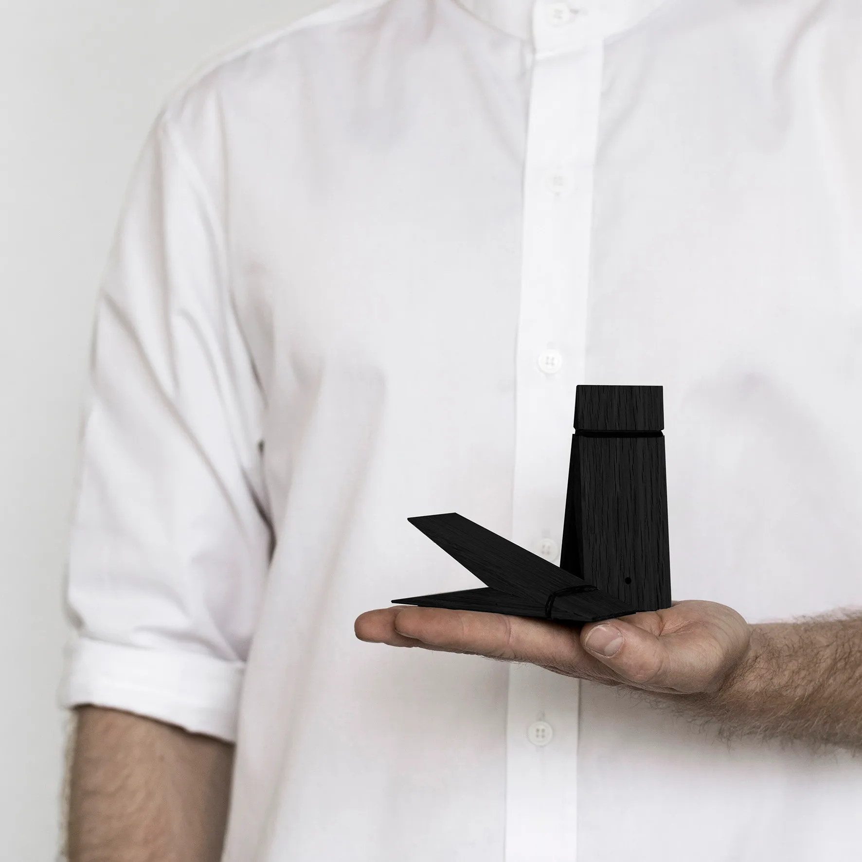 Moebe Pinch wooden clip, Blackpainted oak MOEBE