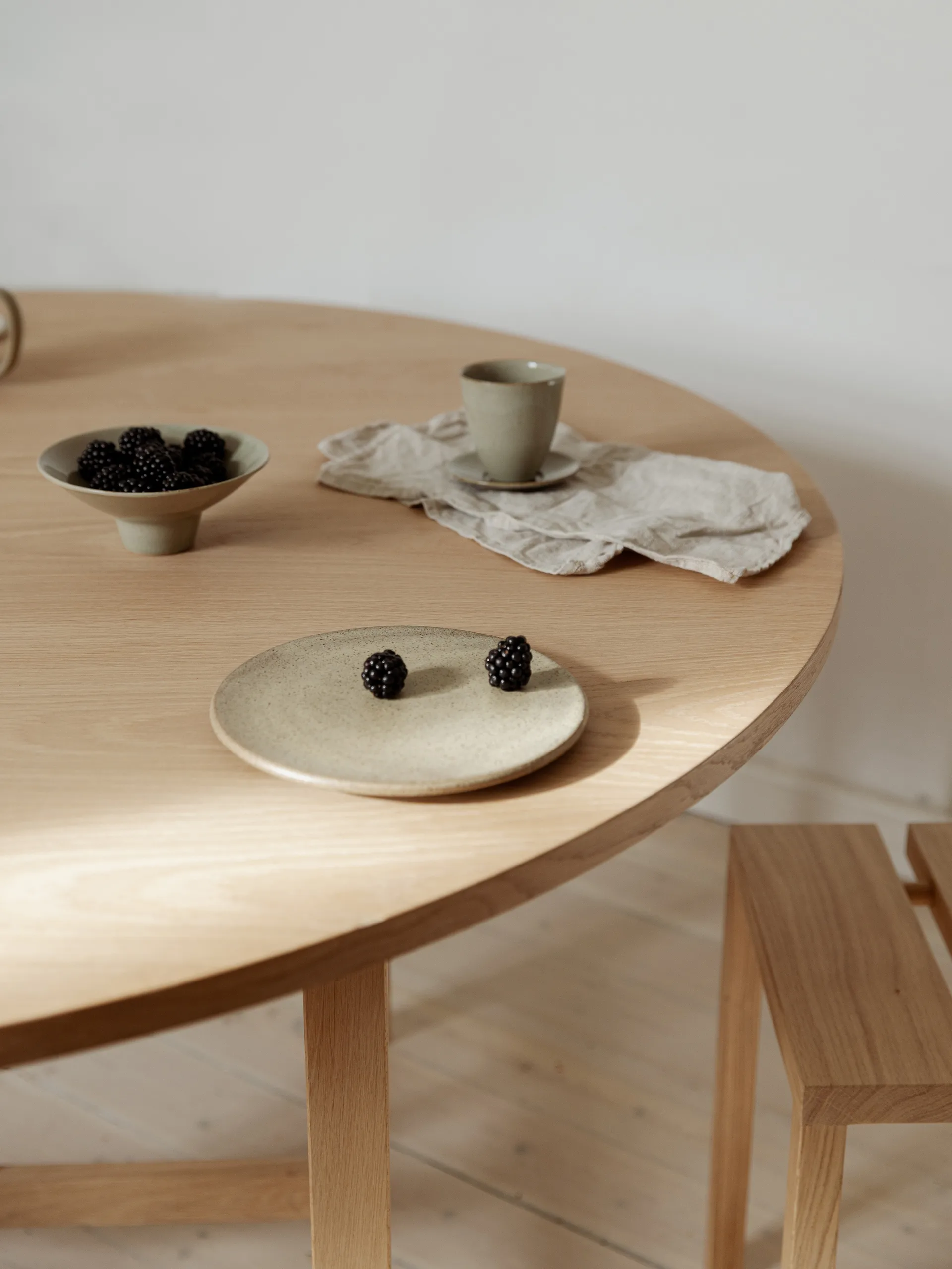 Moebe round dining table Ø140 x73.2 cm, Oak MOEBE