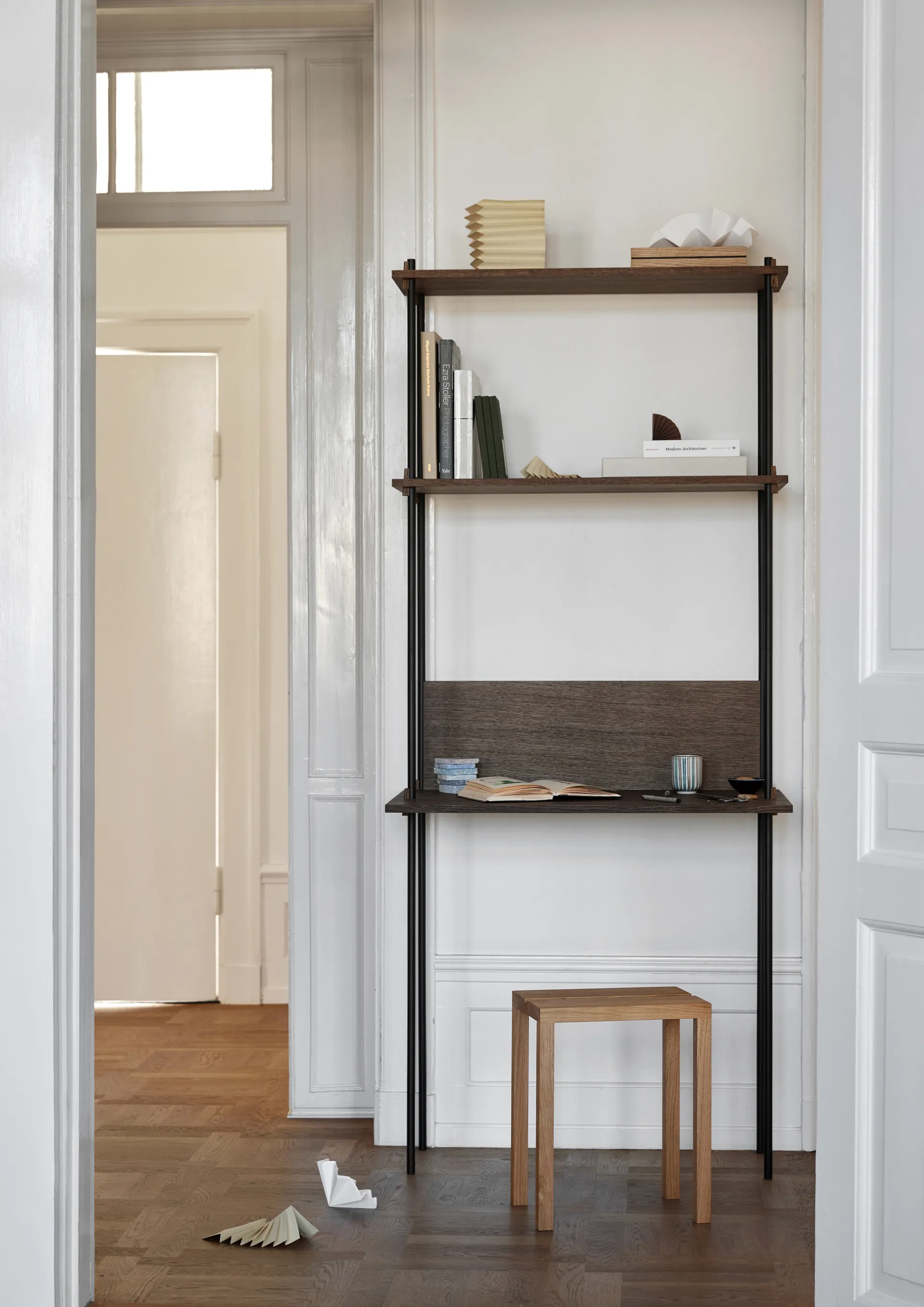 Moebe shelving system s.200.1.D, Smoked oak-black MOEBE